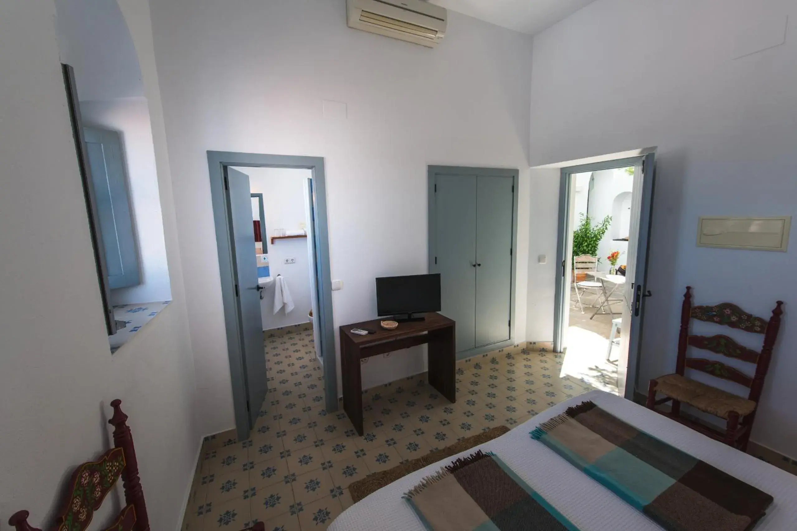 Photo of the whole room, Bed in La Botica de Vejer Photo of the whole room, Bed in La Botica de Vejer