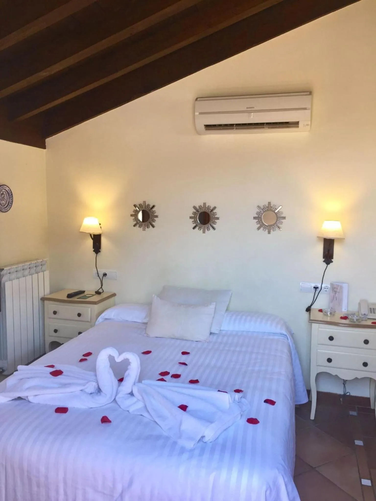 Decorative detail, Bed in Casa del Capitel Nazarí