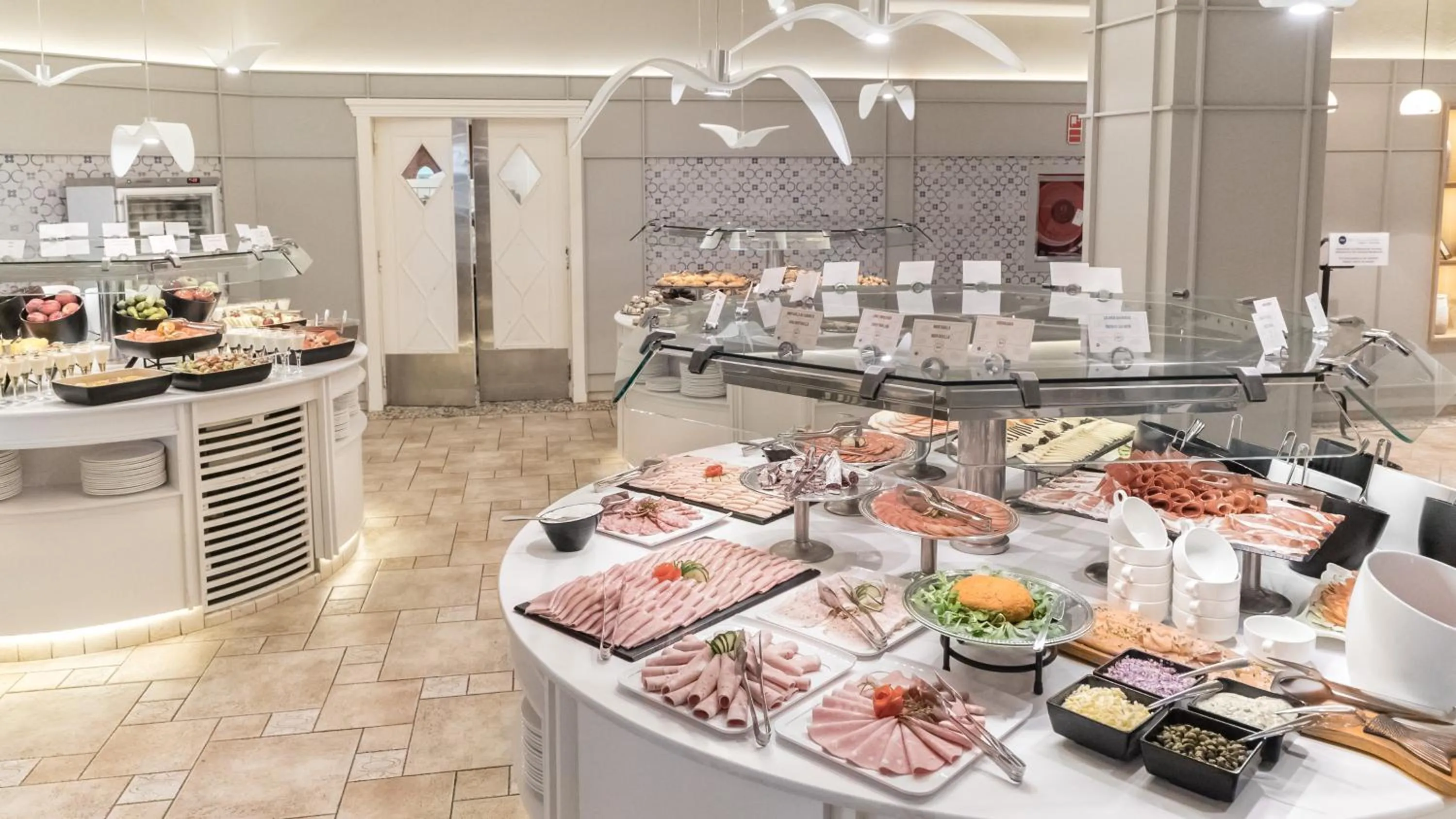 Breakfast in SH Villa Gadea