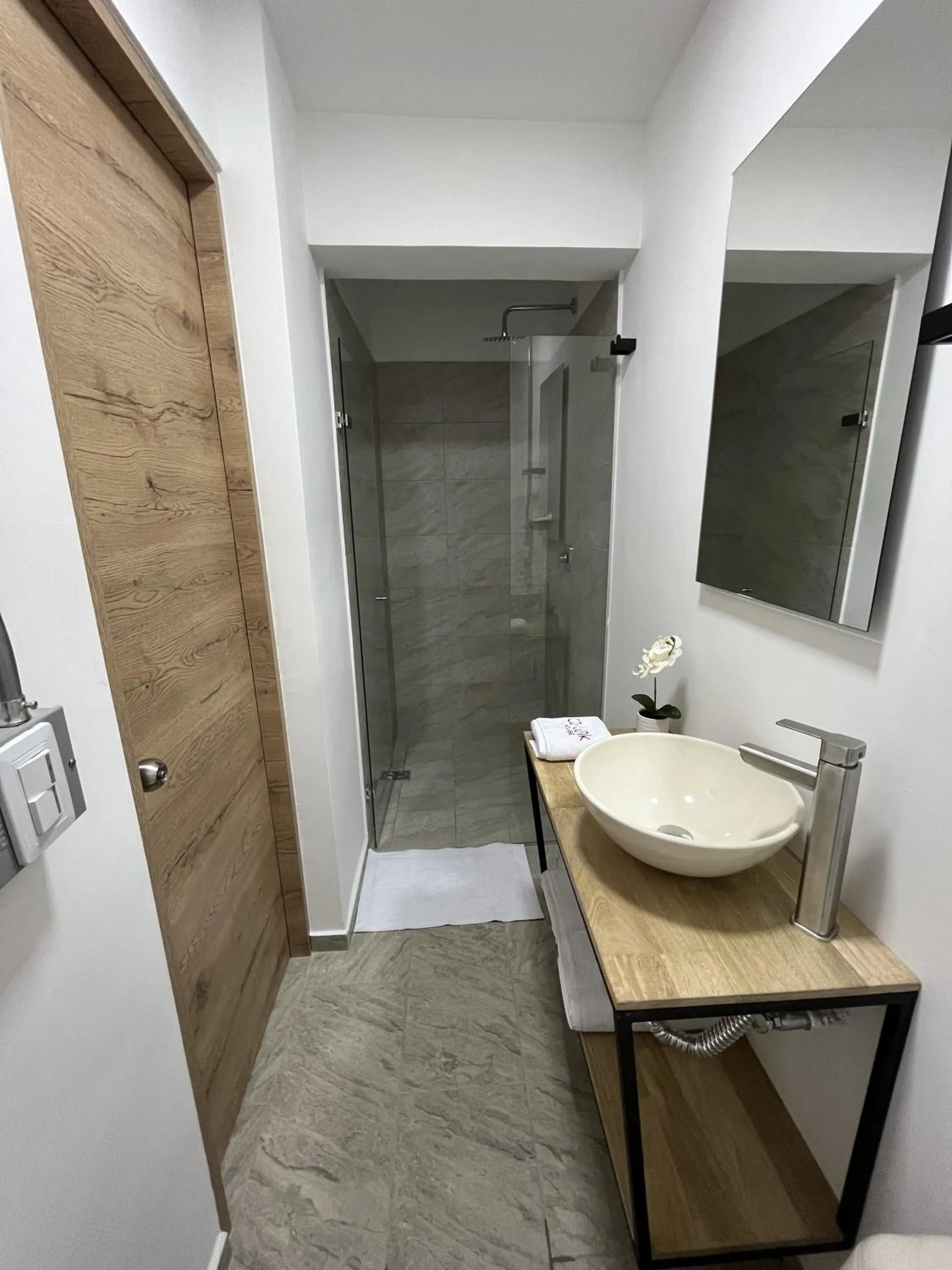 Shower in CoLinkHouse Hotel