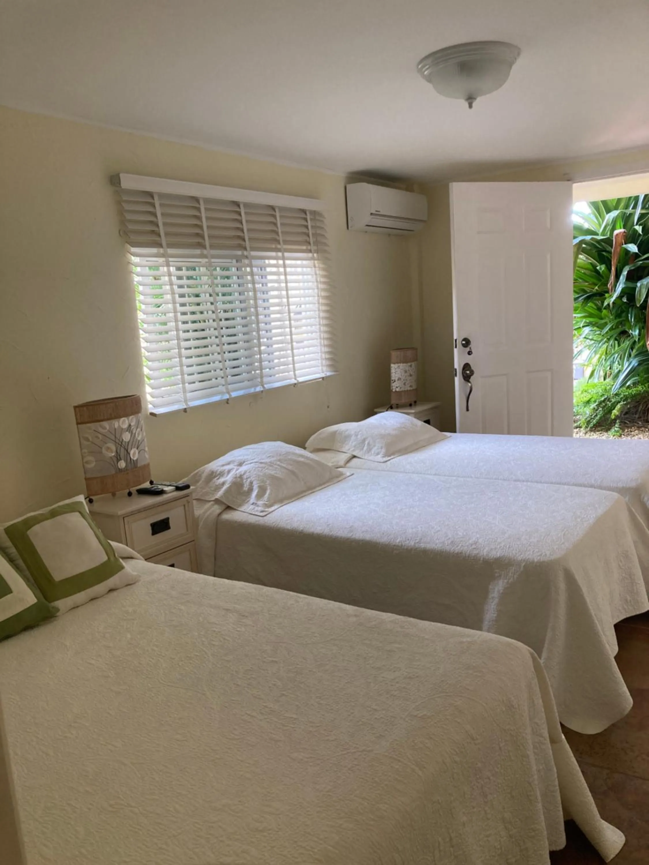 Bedroom, Bed in HOTEL CASA AMARILLA et RESTAURANT