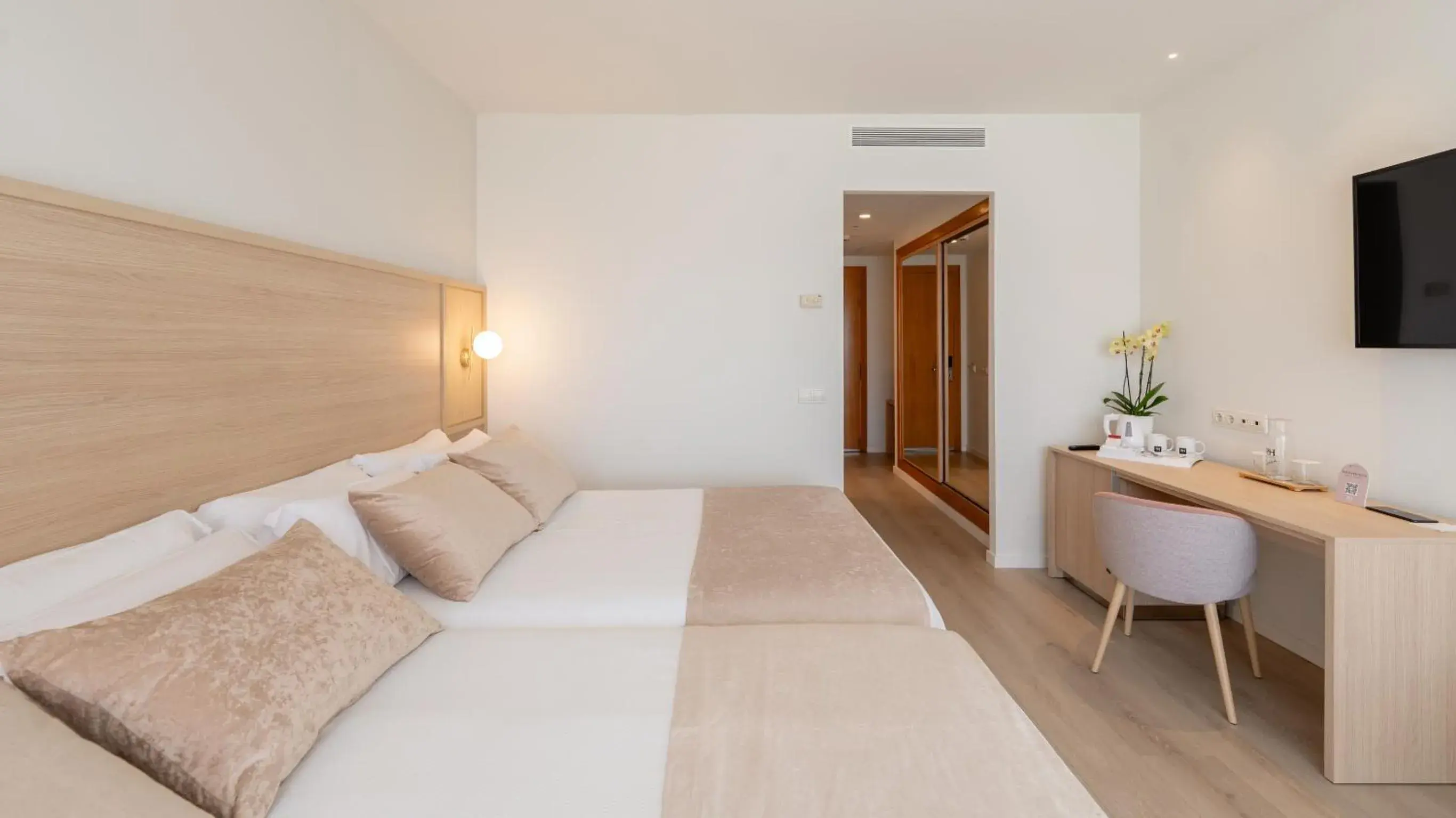 Bedroom, Bed in Hotel RH Ifach Bedroom, Bed in Hotel RH Ifach