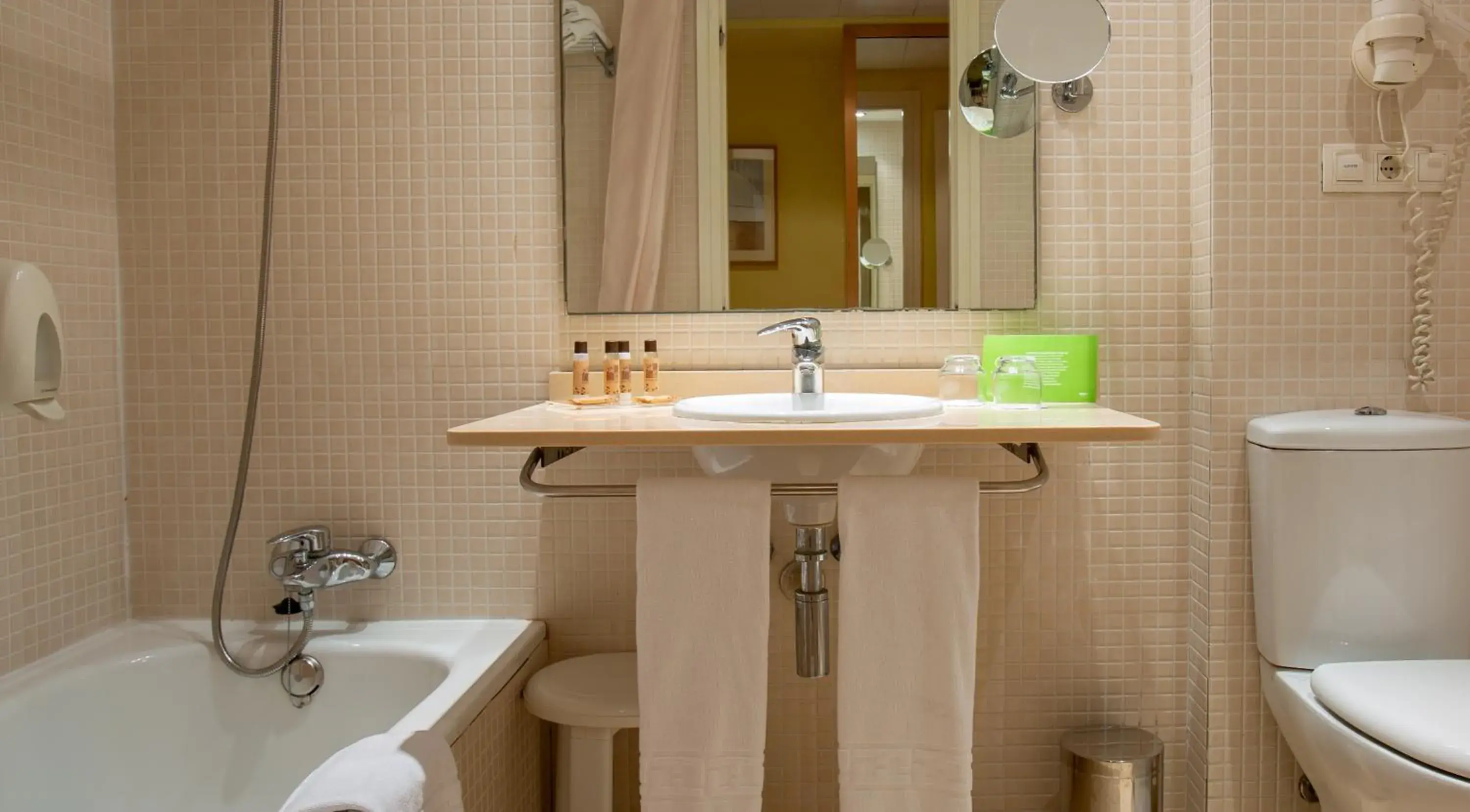 Bathroom in Flag Hotel Valencia Bathroom in Flag Hotel Valencia