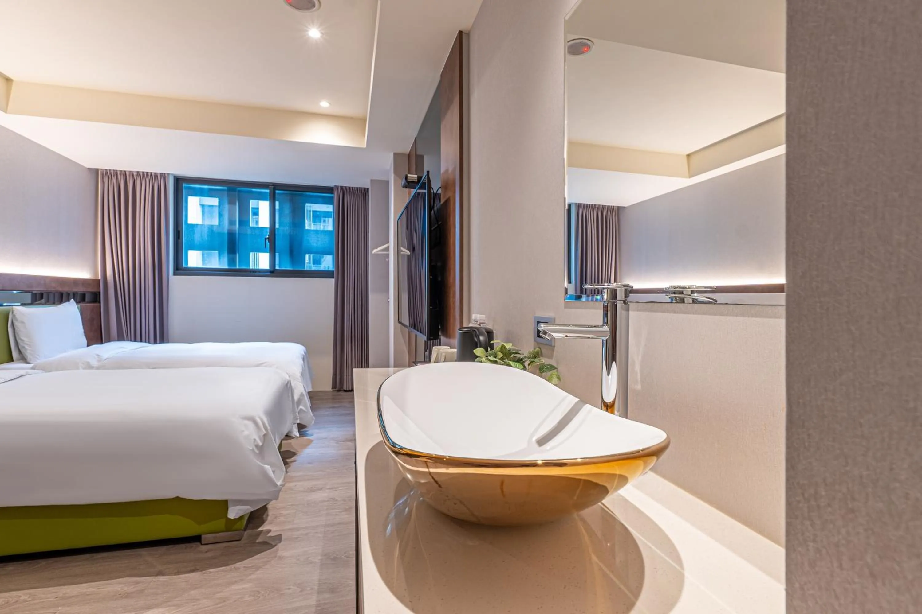 Photo of the whole room, Bed in CHECK inn Taichung Qinghai