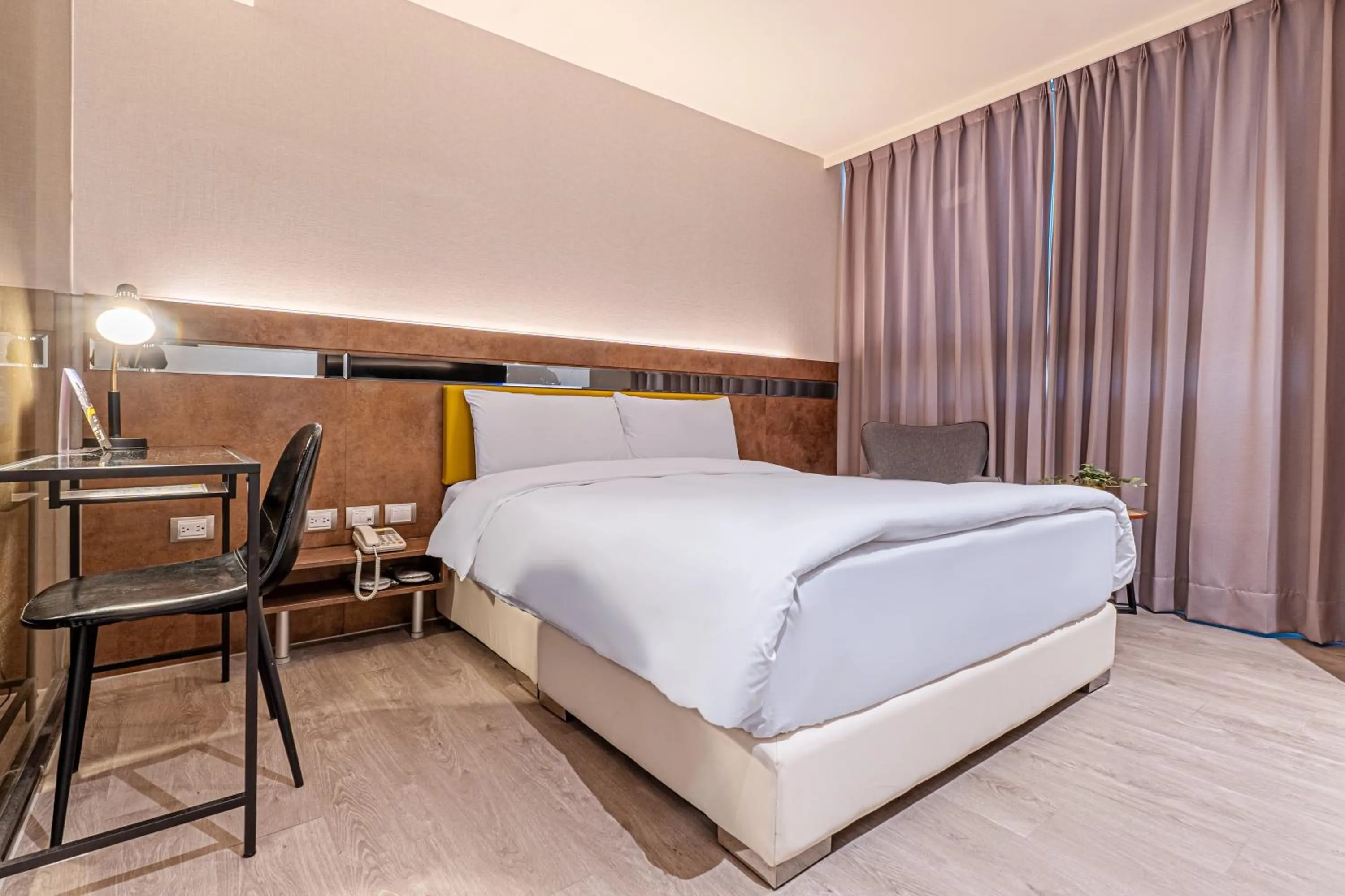 Photo of the whole room, Bed in CHECK inn Taichung Qinghai