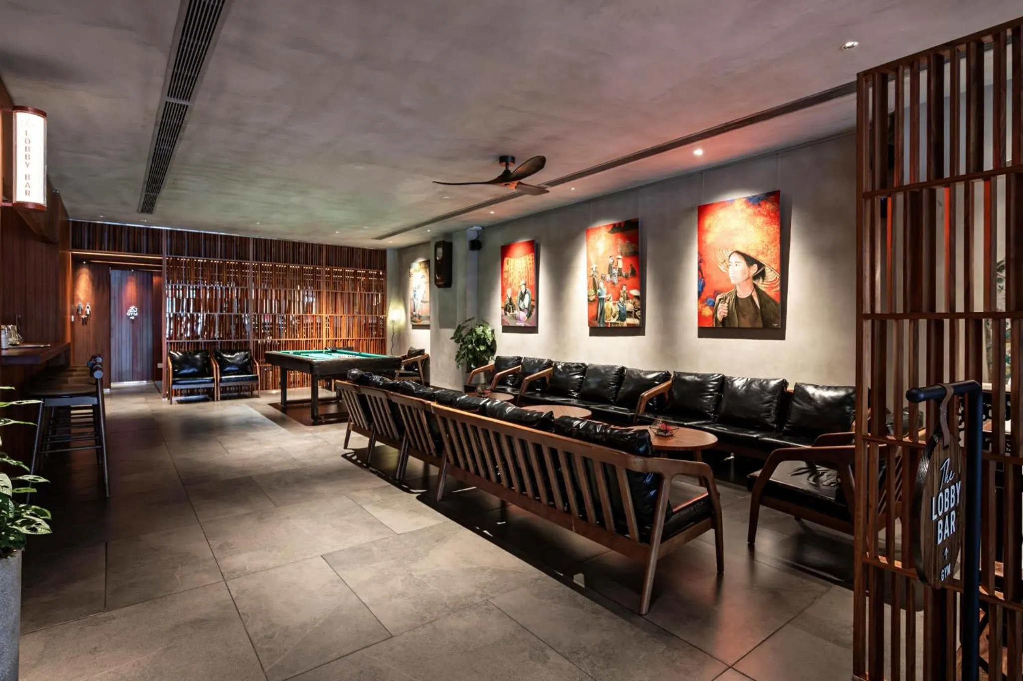 Lounge or bar in Triple E Hotel Metro Ben Thanh