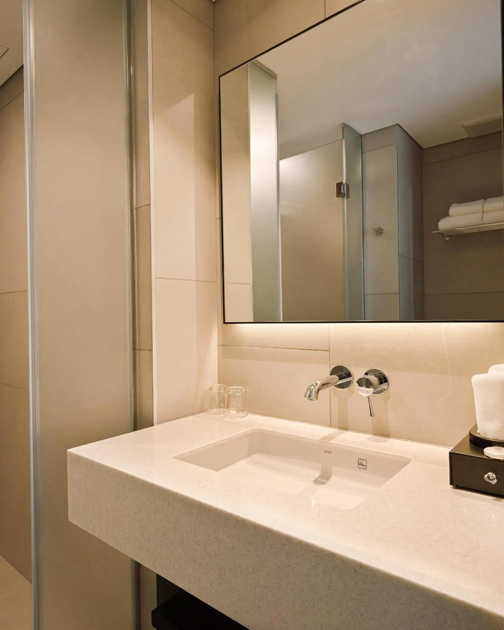 Shower in Triple E Hotel Metro Ben Thanh