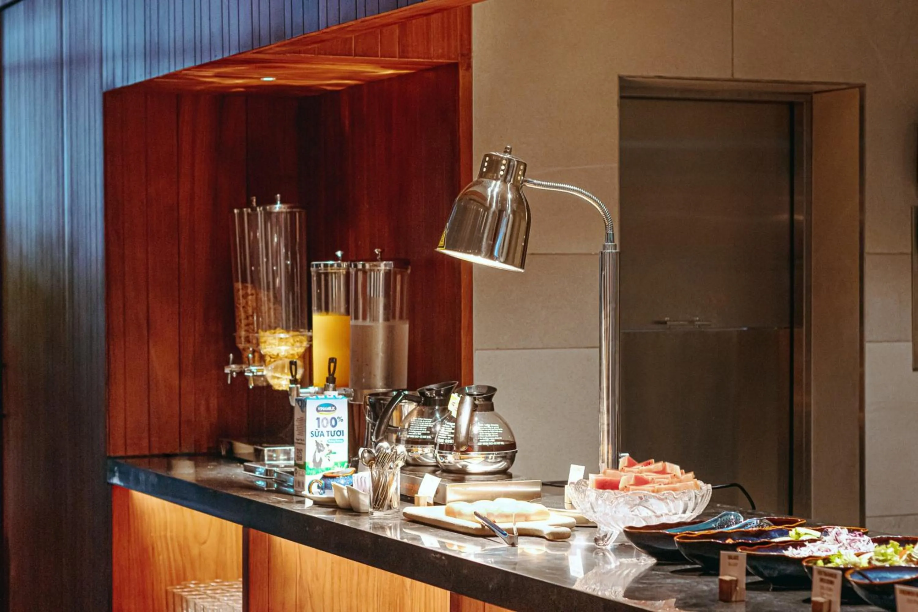 Food and drinks in Triple E Hotel Metro Ben Thanh