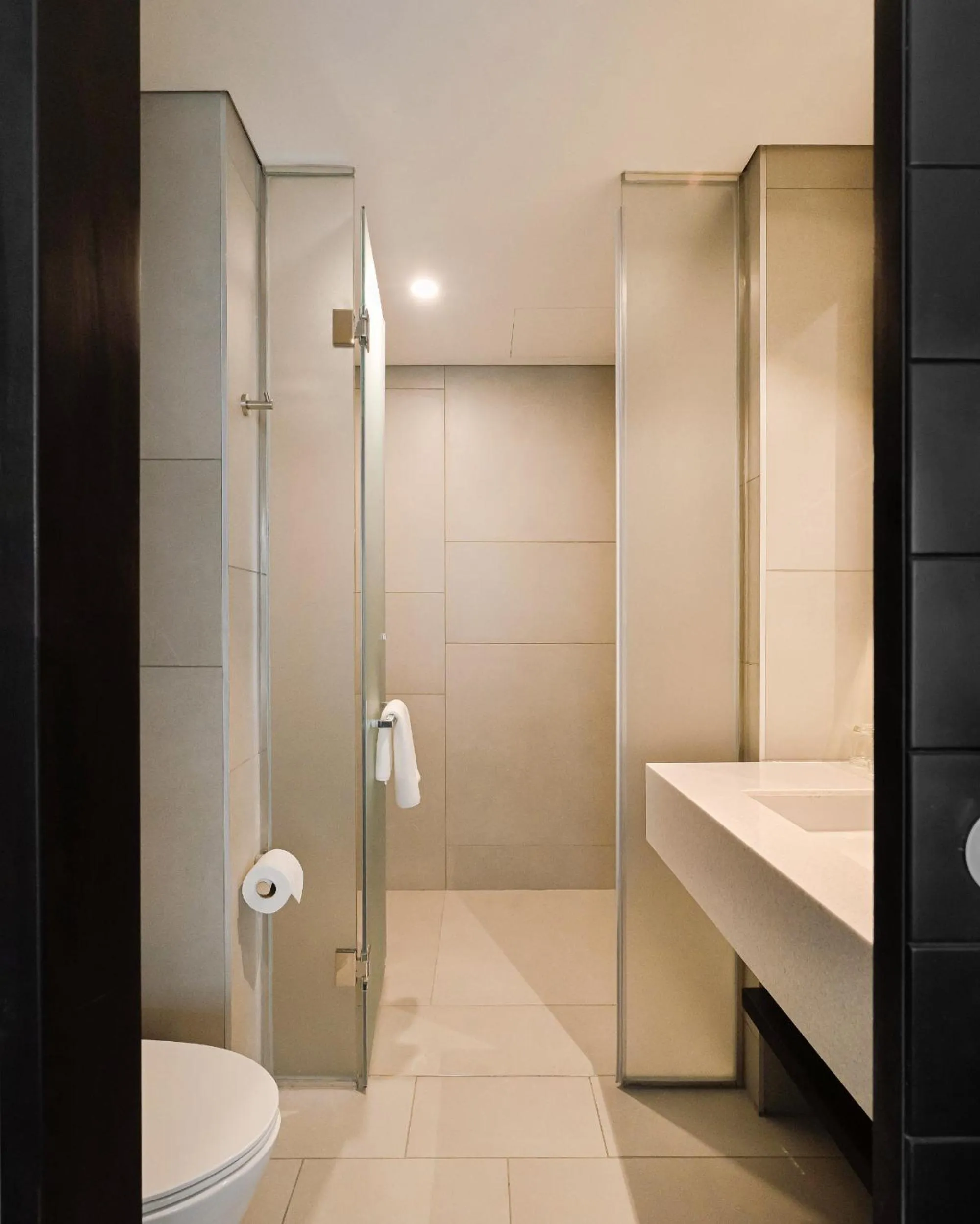 Shower in Triple E Hotel Metro Ben Thanh