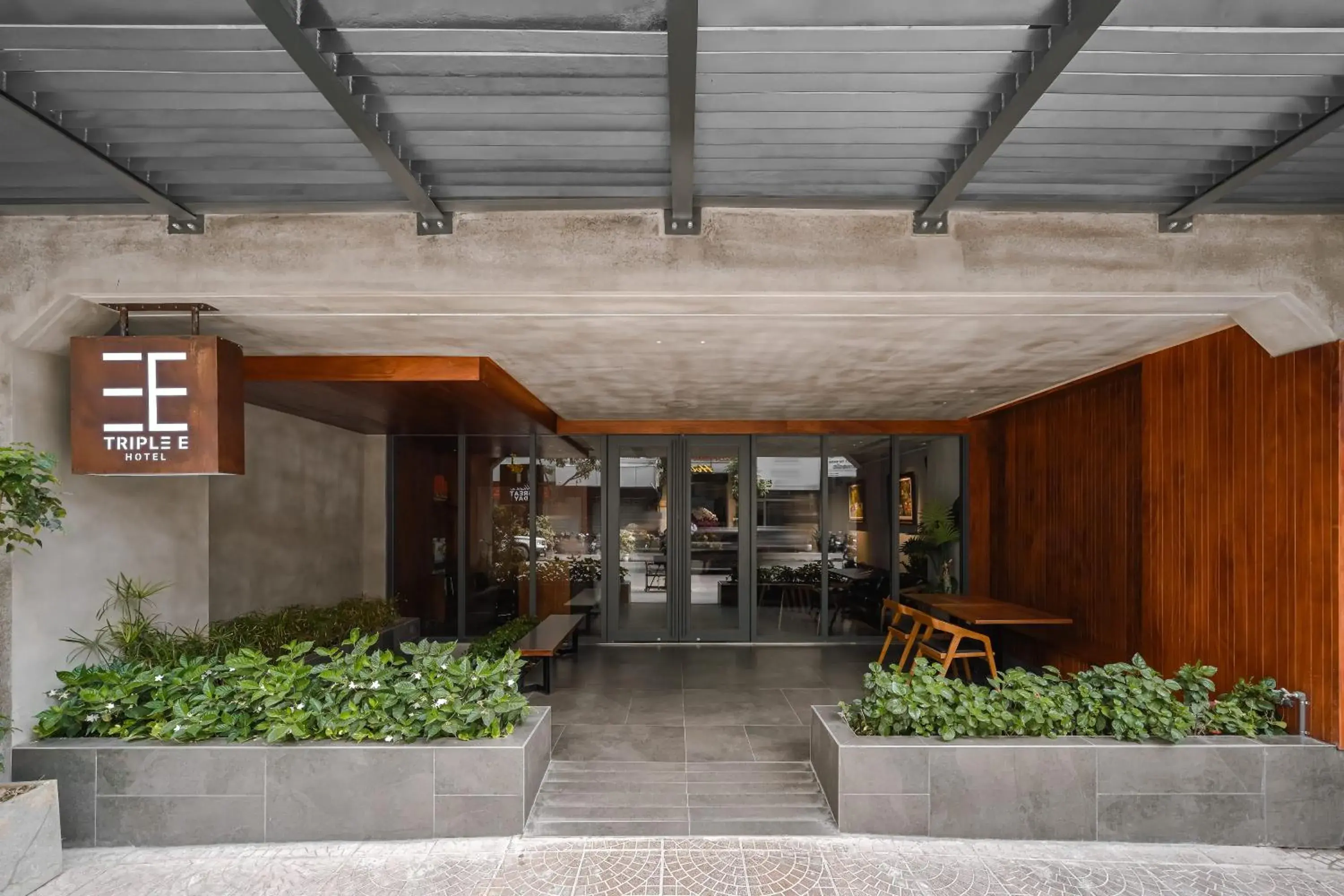 Facade/entrance in Triple E Hotel Metro Ben Thanh Facade/entrance in Triple E Hotel Metro Ben Thanh