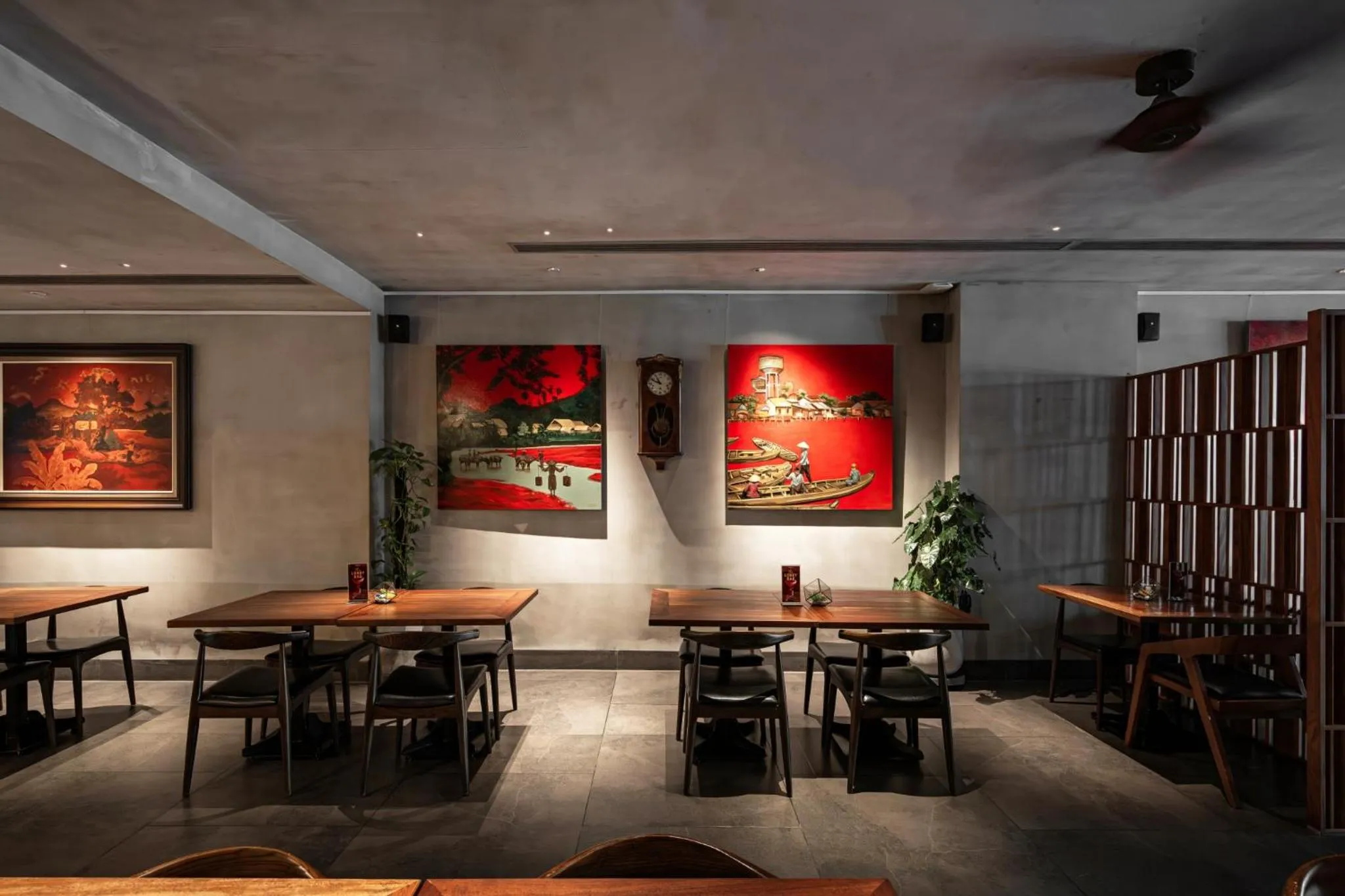 Restaurant/places to eat in Triple E Hotel Metro Ben Thanh