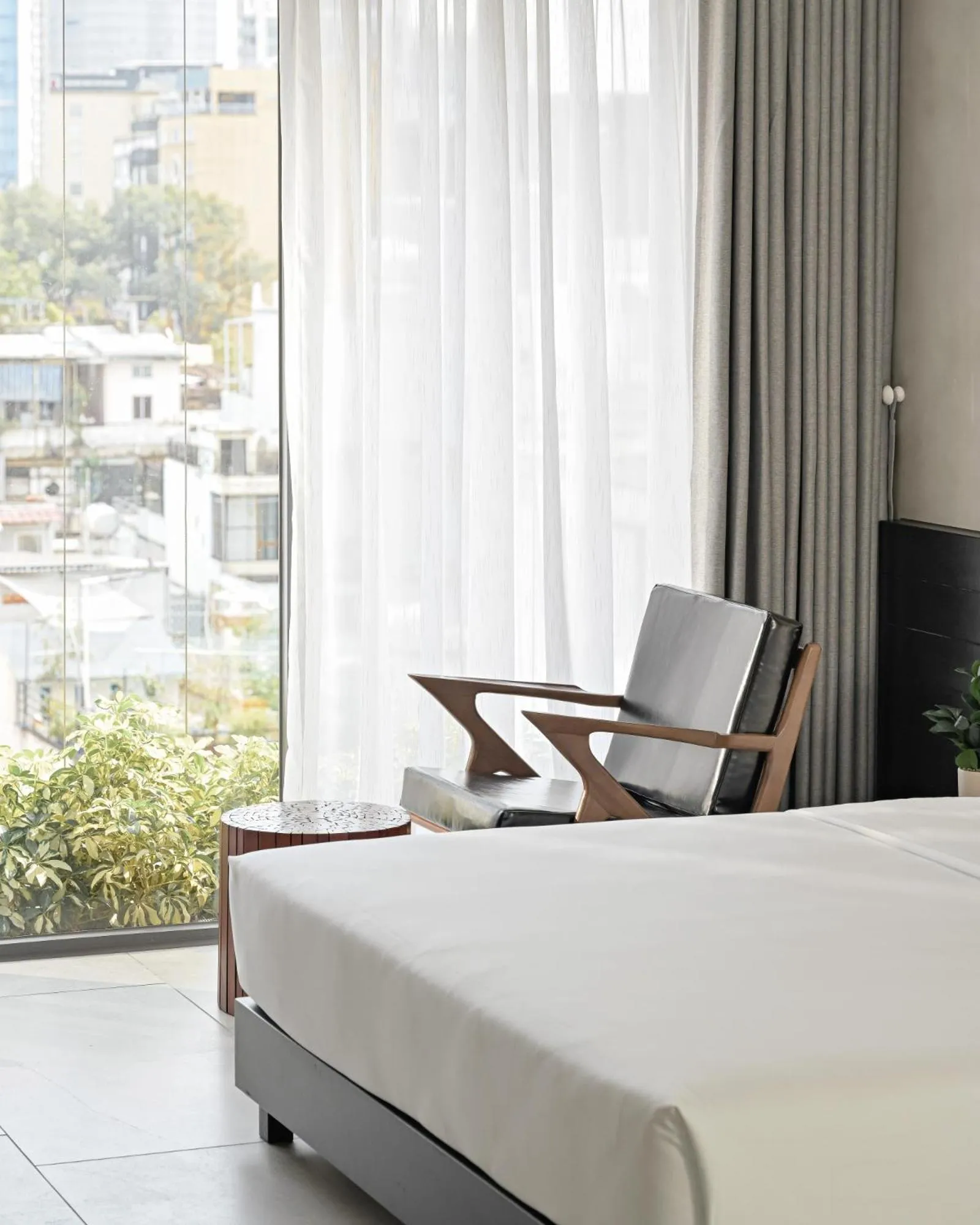 hair dresser, Bed in Triple E Hotel Metro Ben Thanh