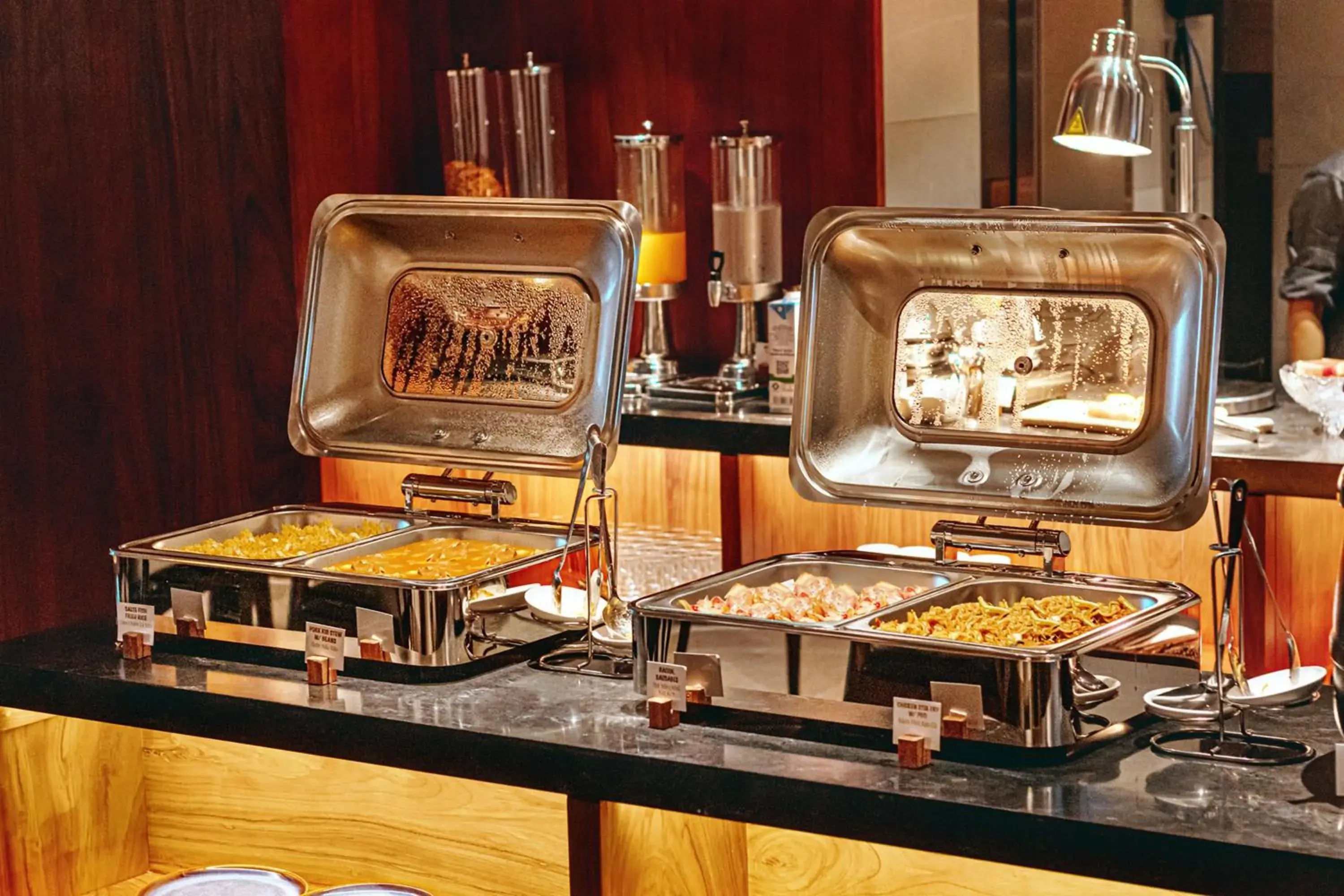 Restaurant/places to eat in Triple E Hotel Metro Ben Thanh Restaurant/places to eat in Triple E Hotel Metro Ben Thanh