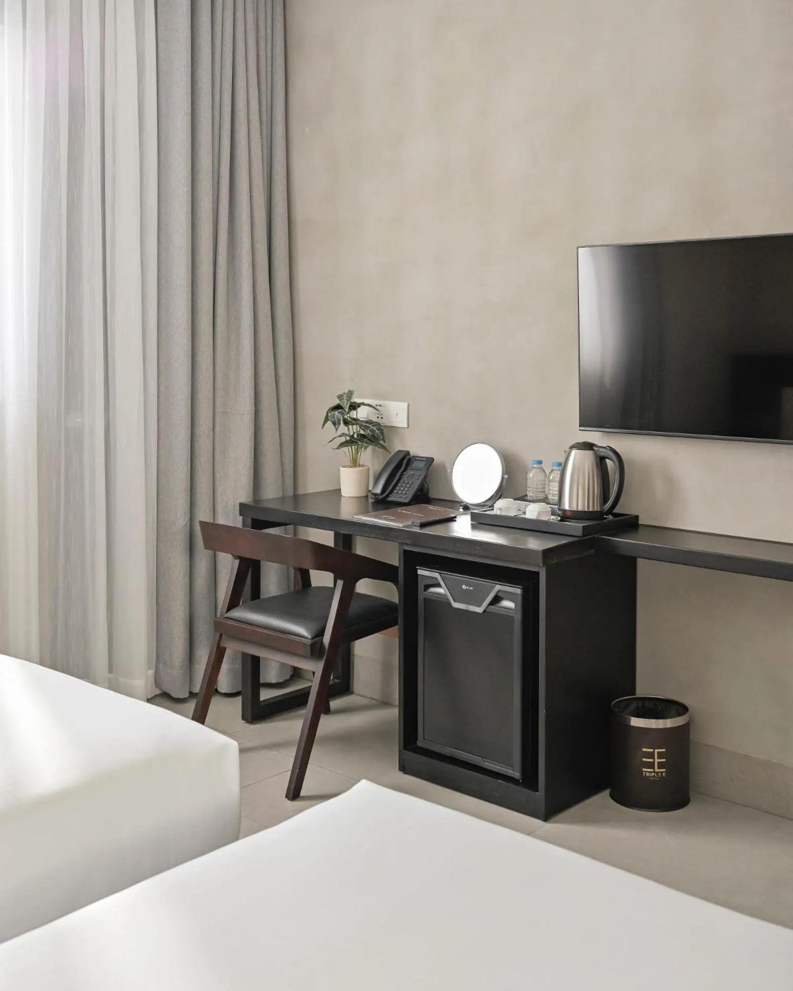 hair dresser, Bed in Triple E Hotel Metro Ben Thanh