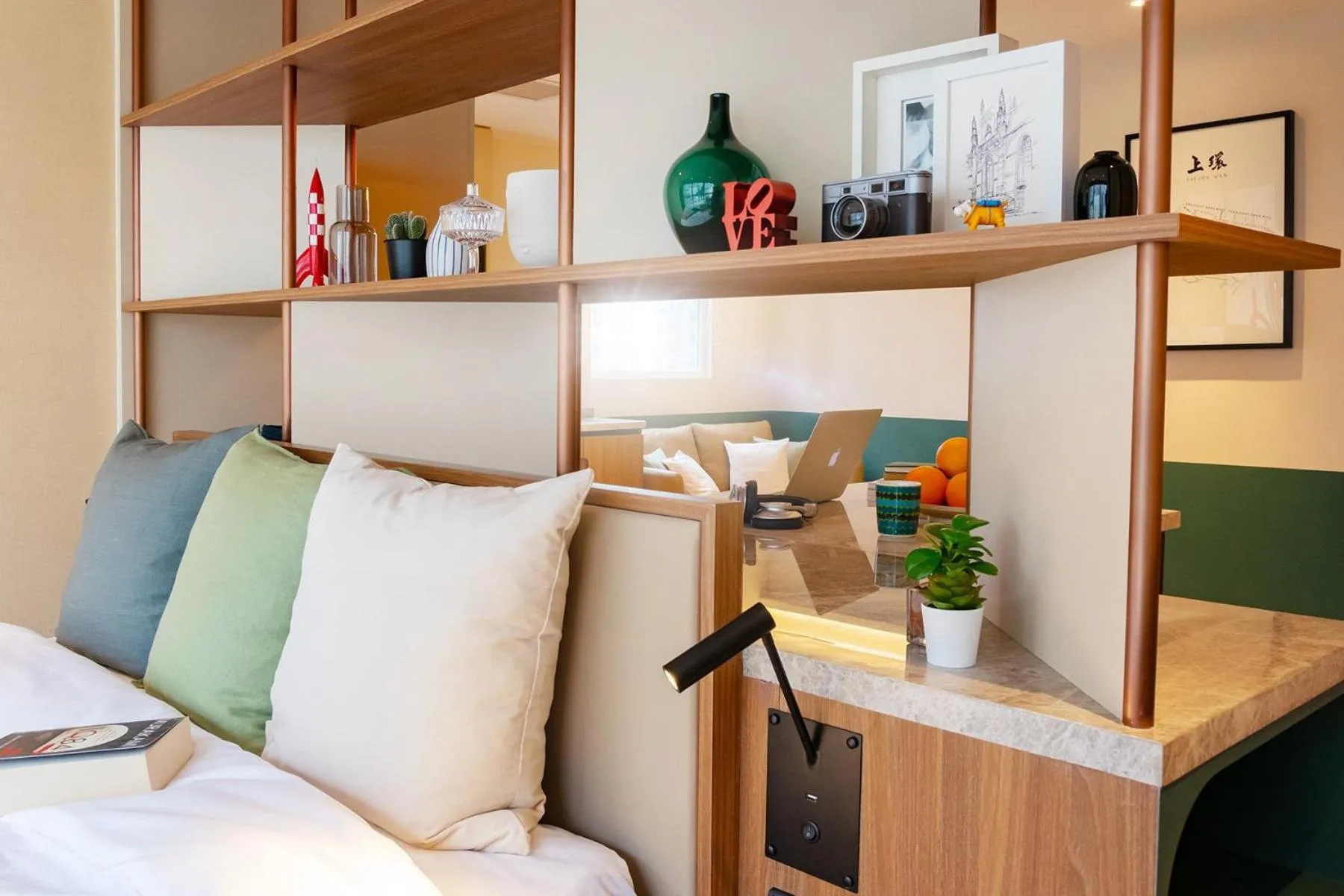 Living room, Bed in Weave Suites - Central West