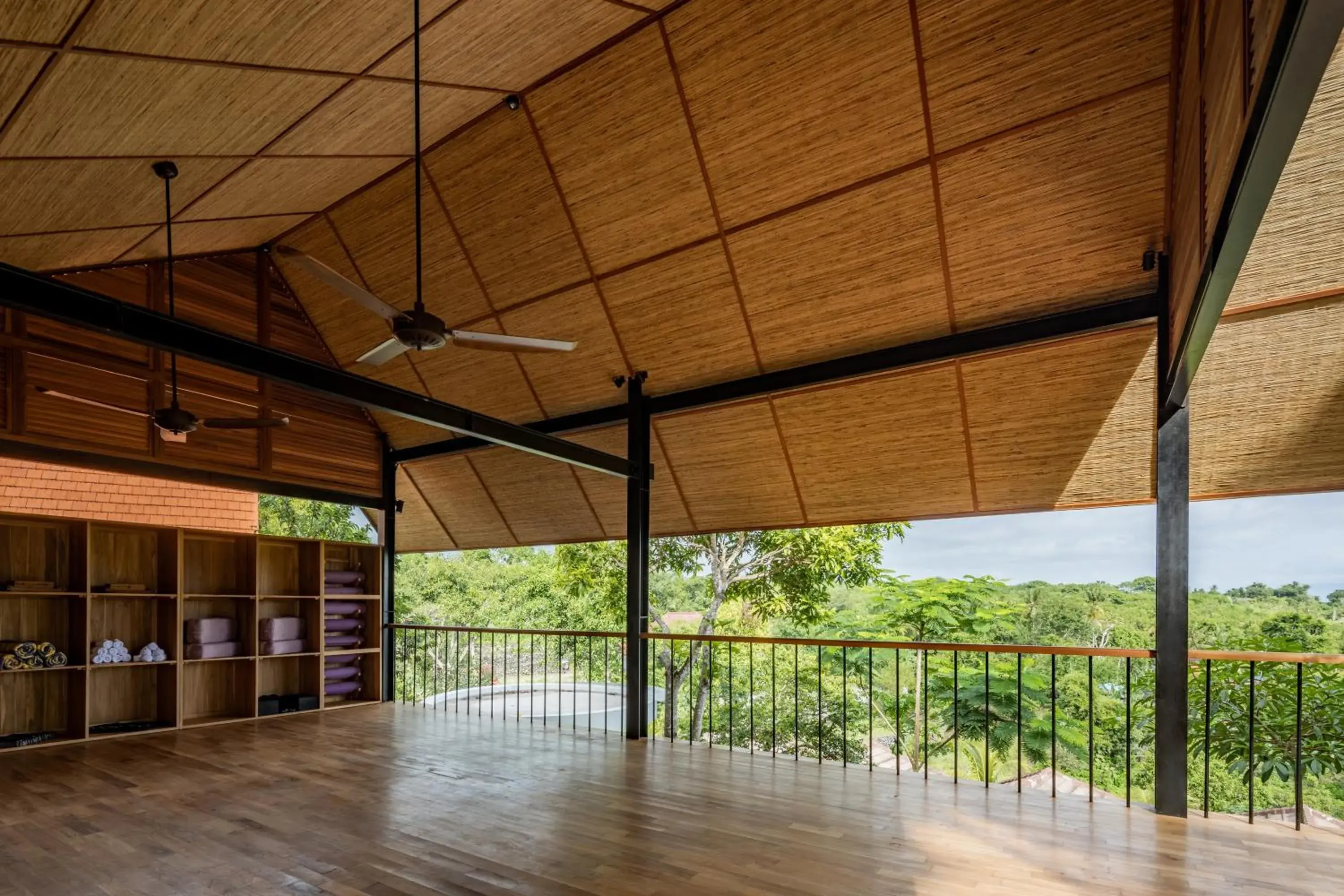 Property building in Deep Roots Dive & Yoga Resort Property building in Deep Roots Dive & Yoga Resort