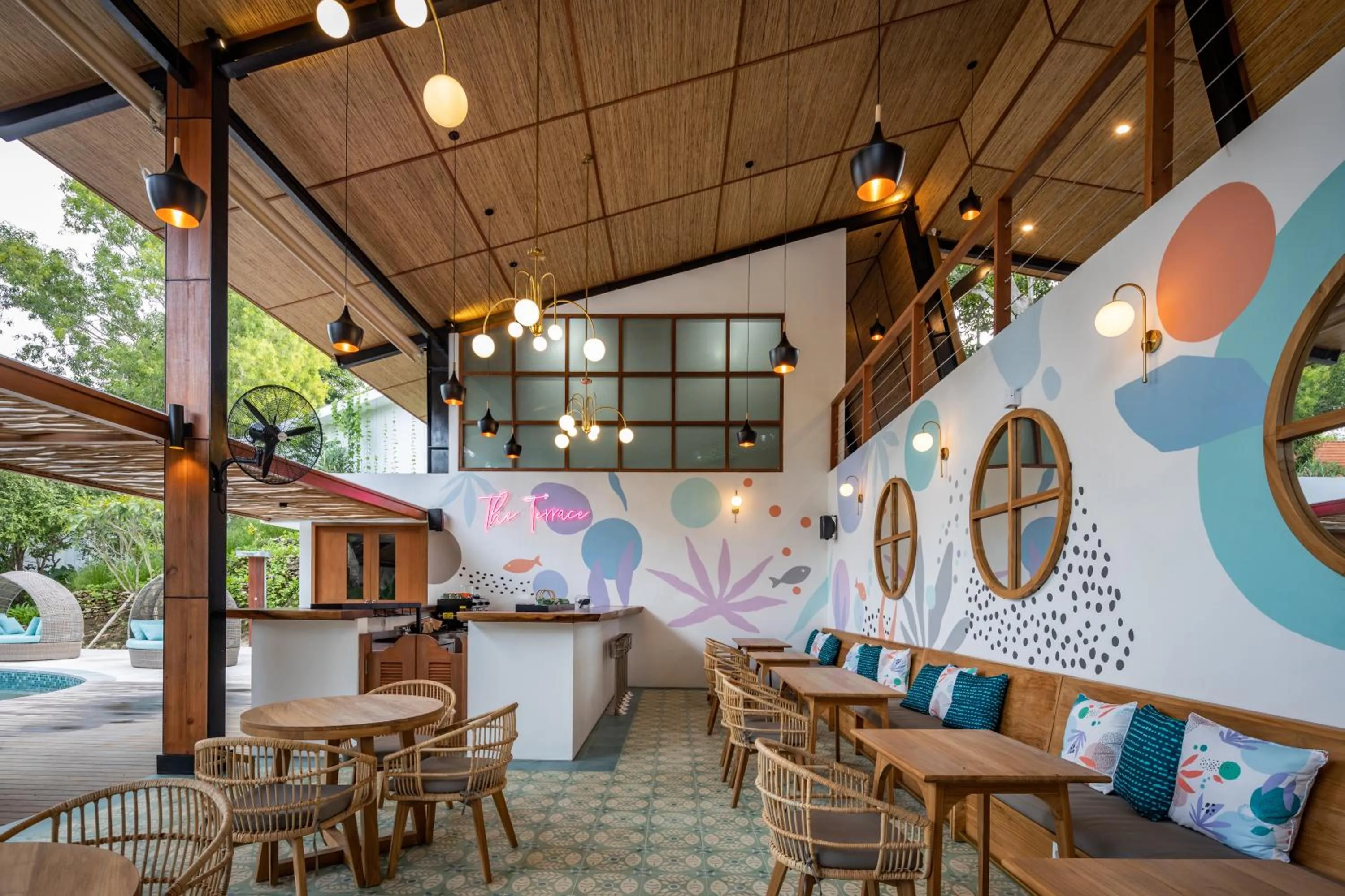 Restaurant/places to eat in Deep Roots Dive & Yoga Resort