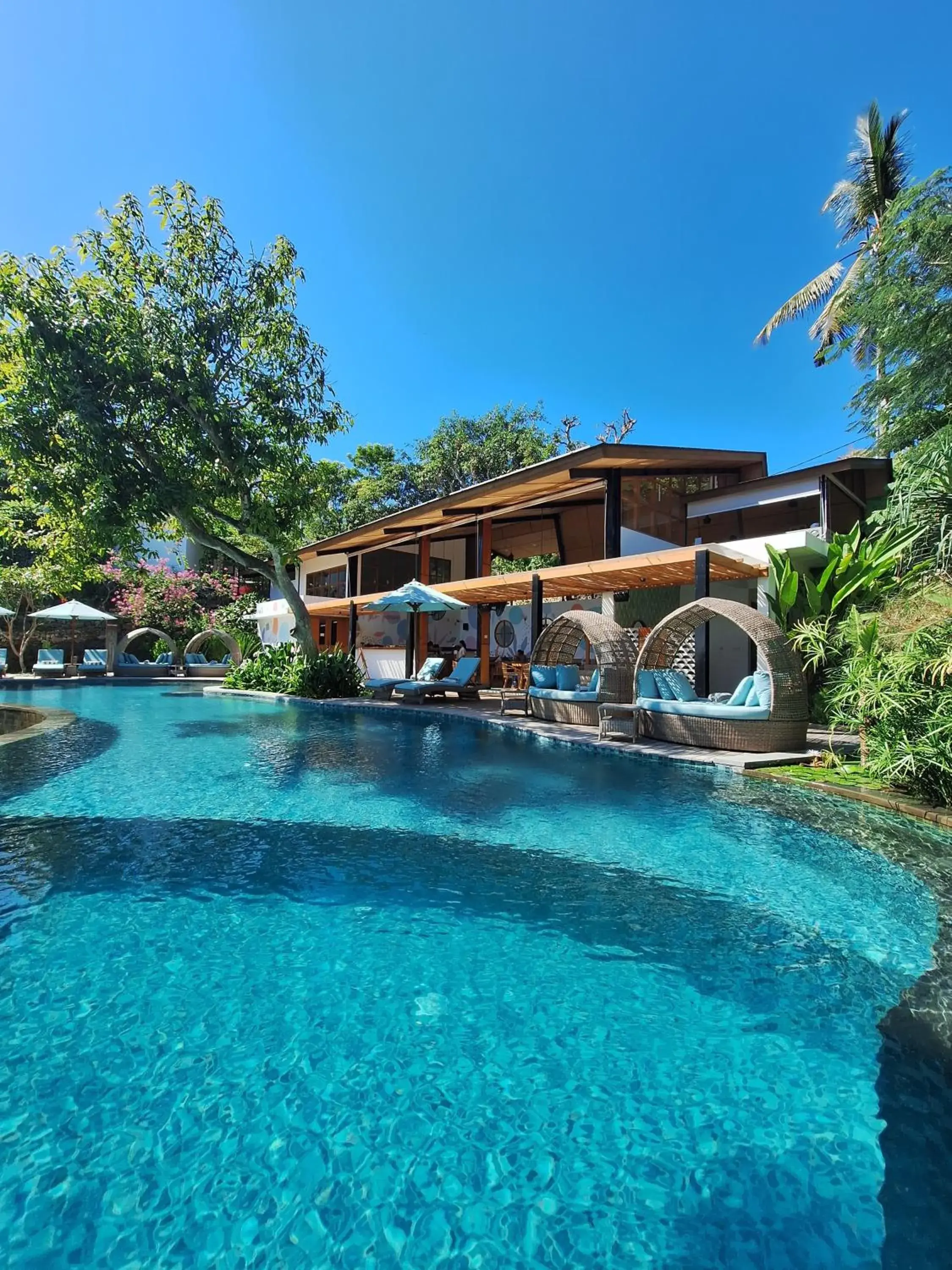 Property building in Deep Roots Dive & Yoga Resort Property building in Deep Roots Dive & Yoga Resort