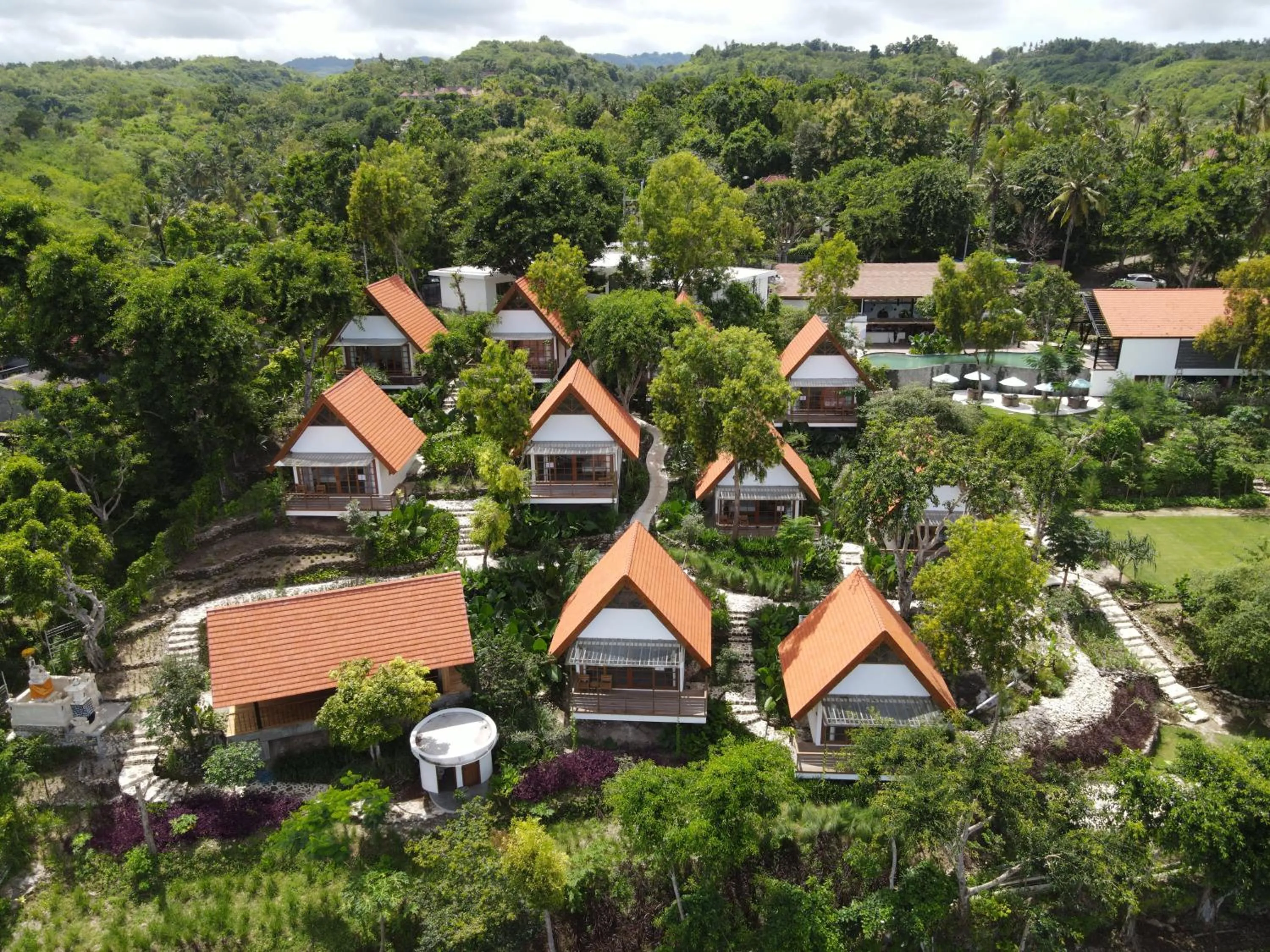 Property building in Deep Roots Dive & Yoga Resort