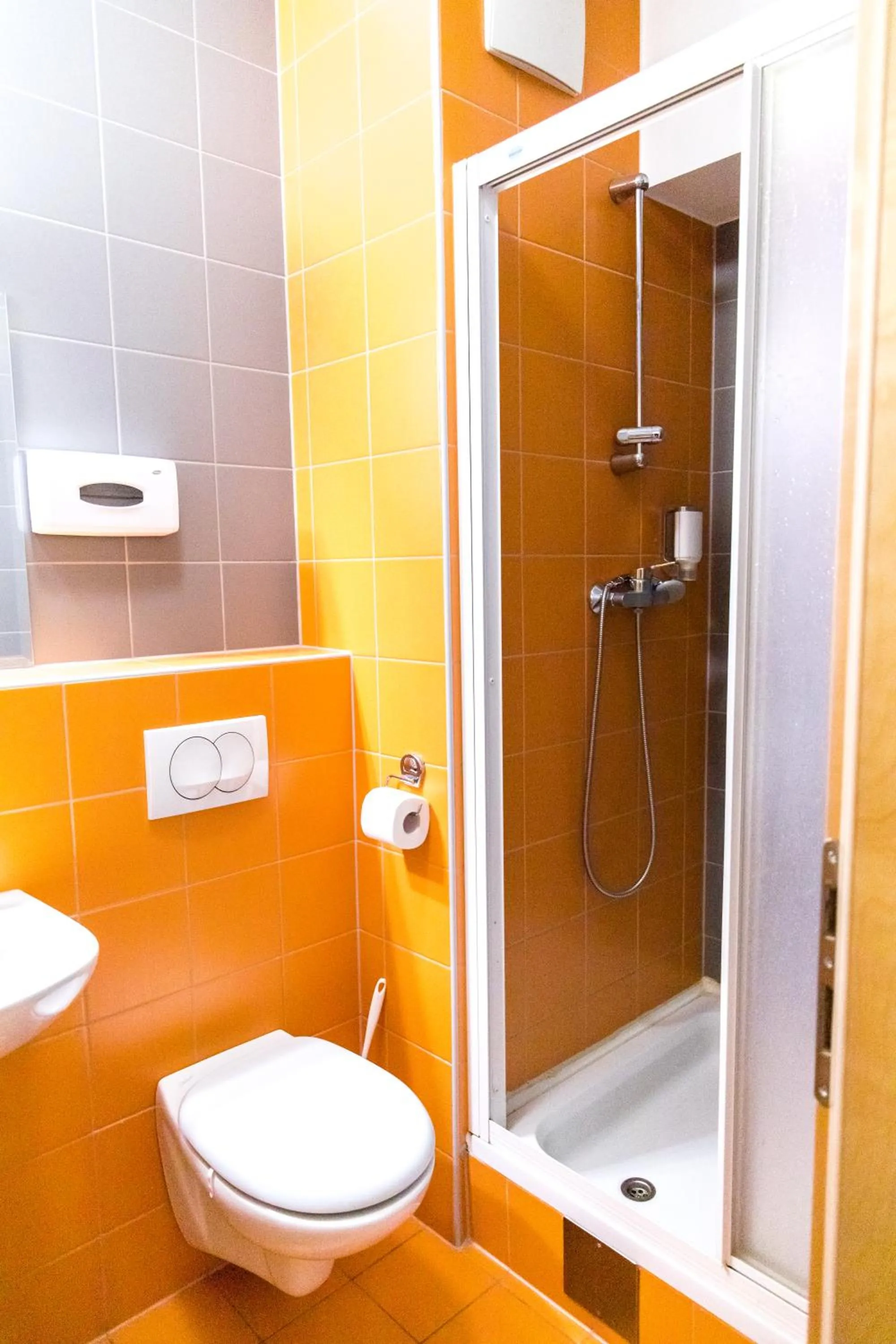 Shower in Hotel Jeruzalem