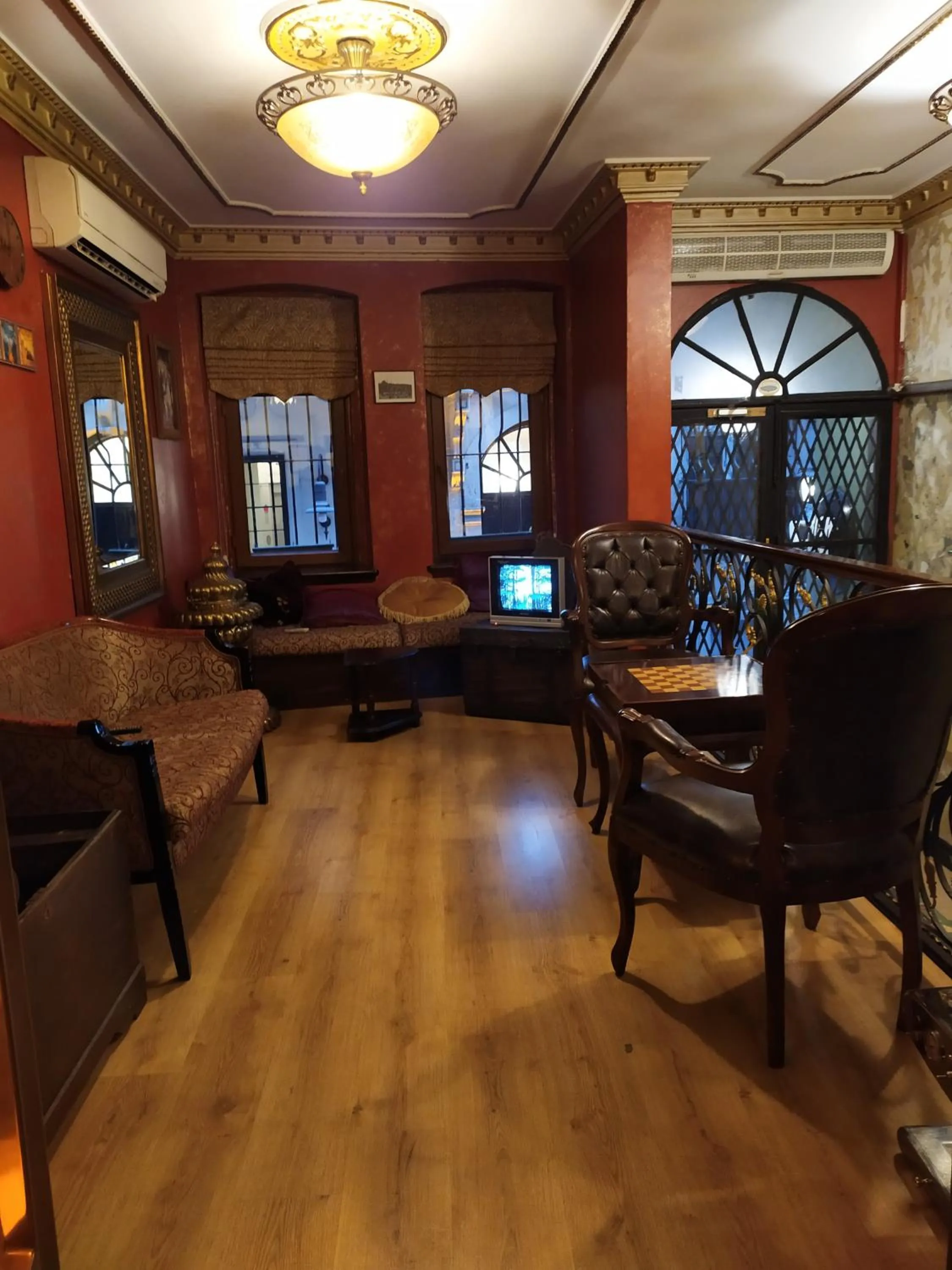 Property building in Istanbul Irish Hotel