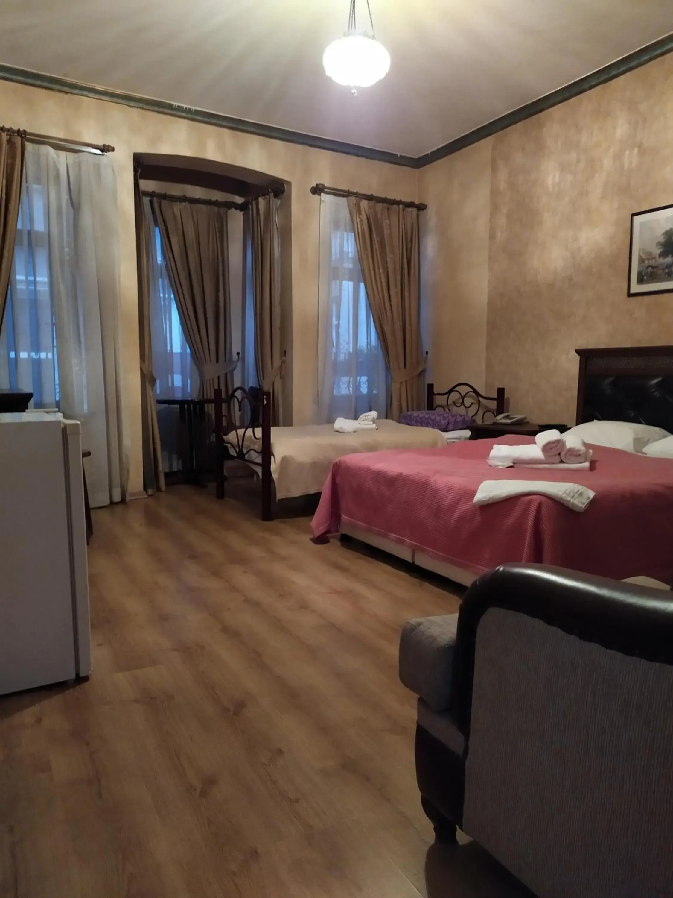 Photo of the whole room, Bed in Istanbul Irish Hotel Photo of the whole room, Bed in Istanbul Irish Hotel