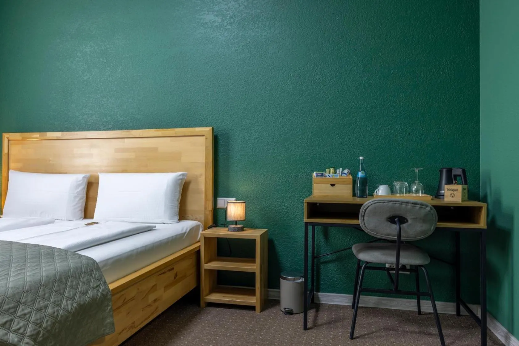 Bed in Hotel Residenz Luxury - Outletcity - Parken - Klima - 24h Check-In