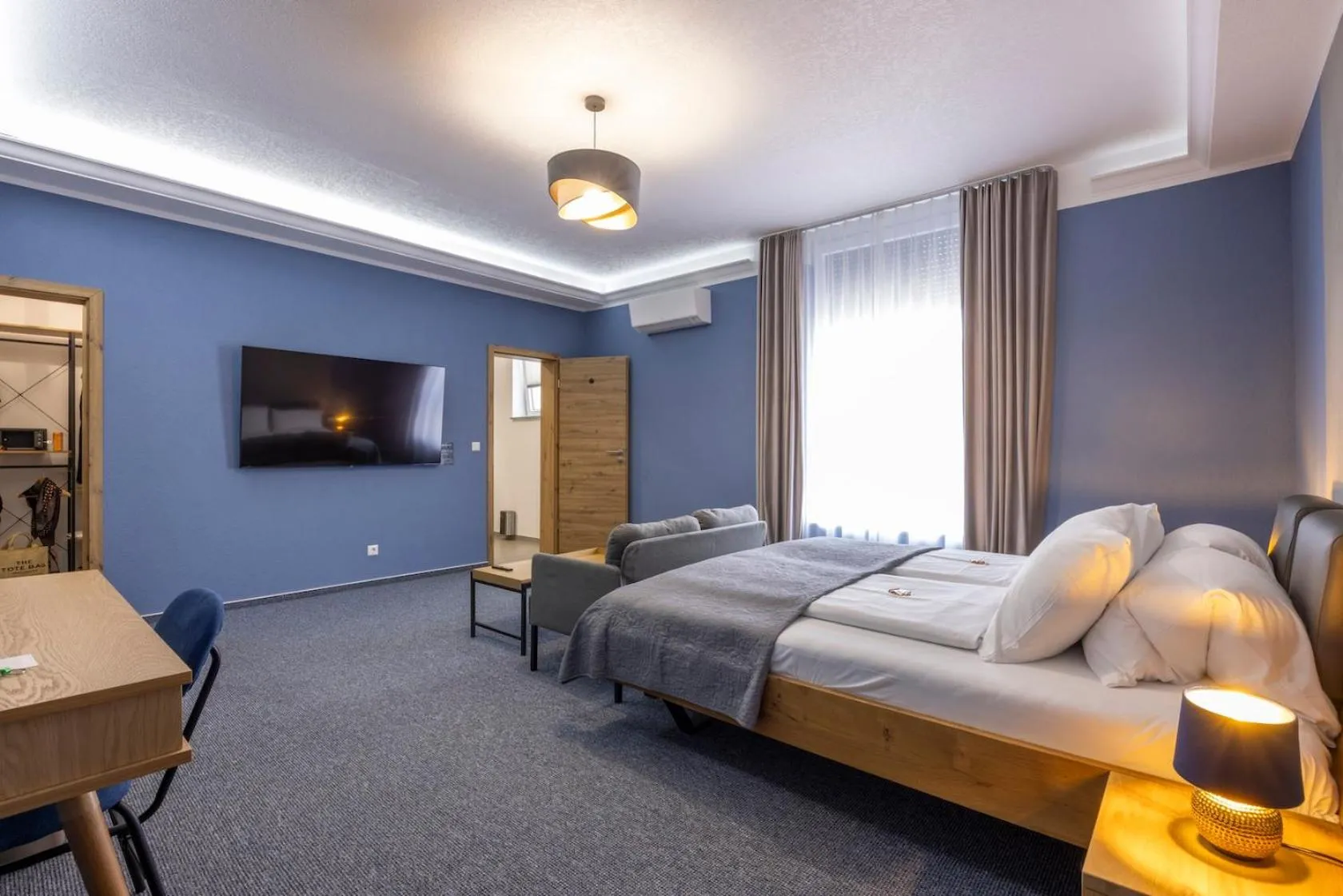 Bed in Hotel Residenz Luxury - Outletcity - Parken - Klima - 24h Check-In