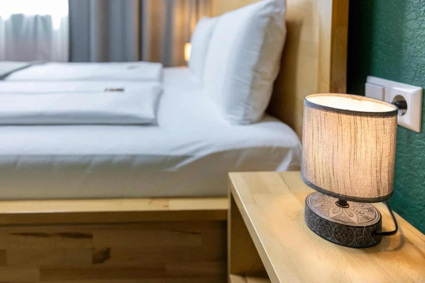 Bed in Hotel Residenz Luxury - Outletcity - Parken - Klima - 24h Check-In