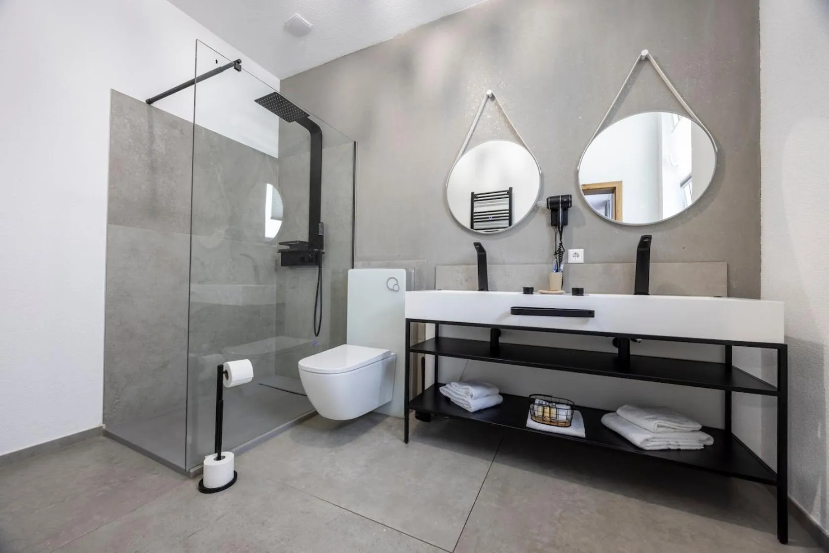 Shower in Hotel Residenz Luxury - Outletcity - Parken - Klima - 24h Check-In