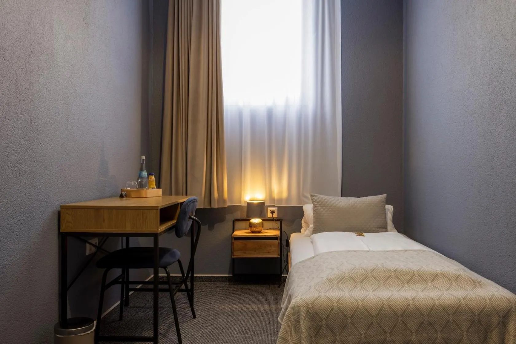 children, Bed in Hotel Residenz Luxury - Outletcity - Parken - Klima - 24h Check-In