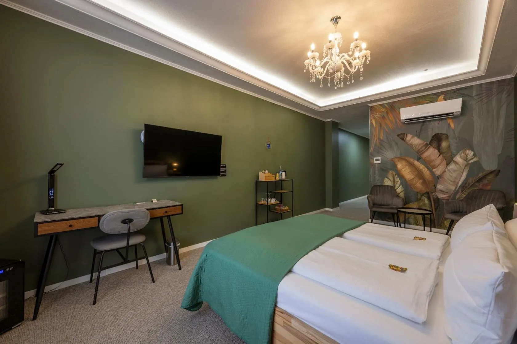 Bed in Hotel Residenz Luxury - Outletcity - Parken - Klima - 24h Check-In