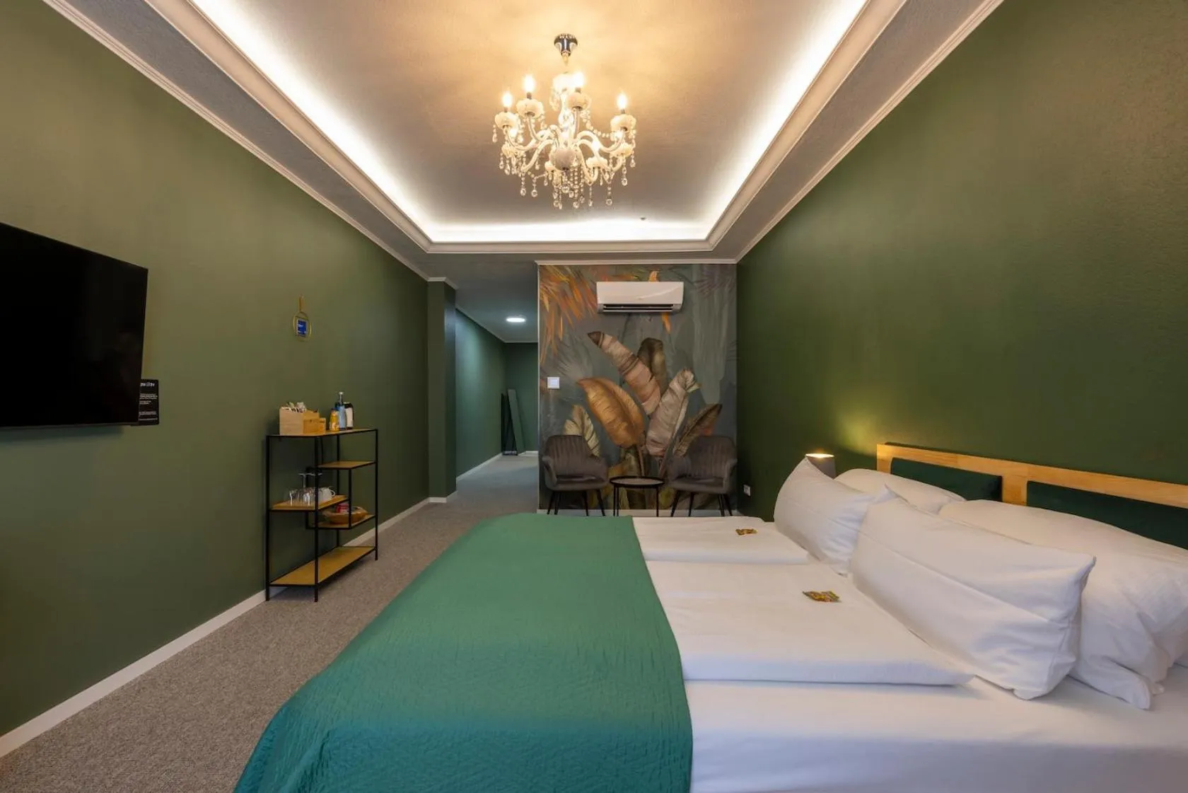 Photo of the whole room, Bed in Hotel Residenz Luxury - Outletcity - Parken - Klima - 24h Check-In