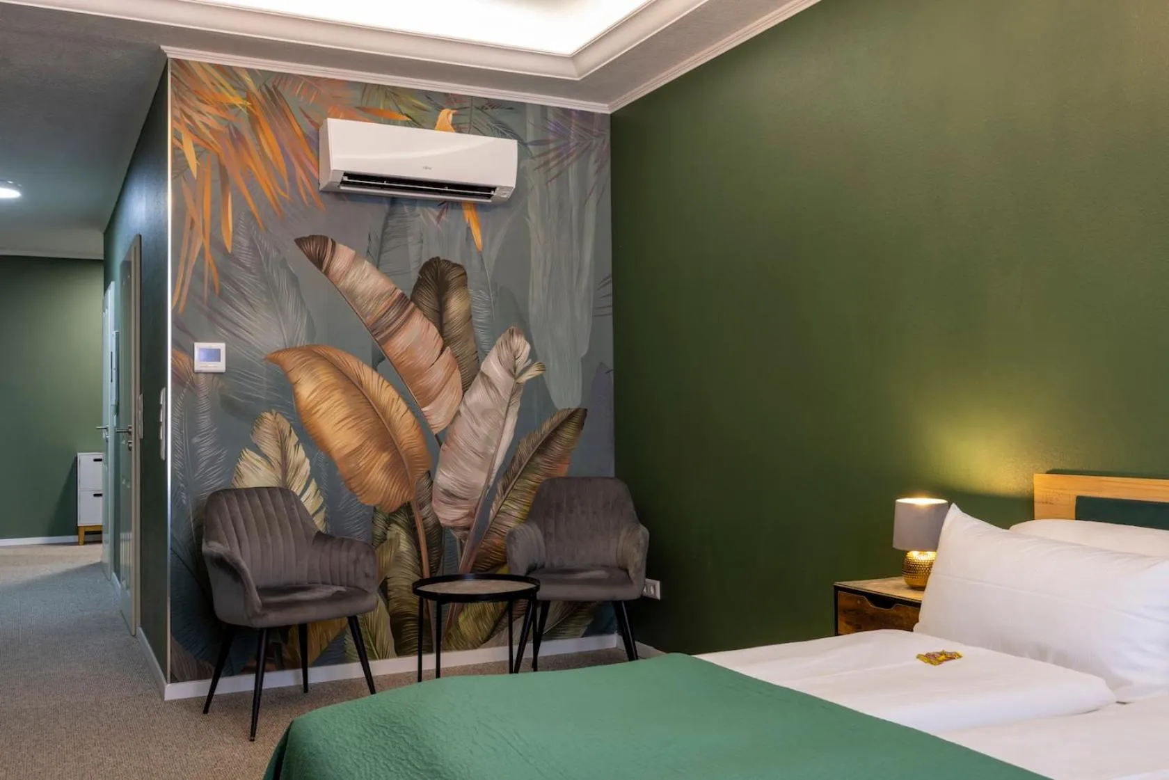 Bed in Hotel Residenz Luxury - Outletcity - Parken - Klima - 24h Check-In