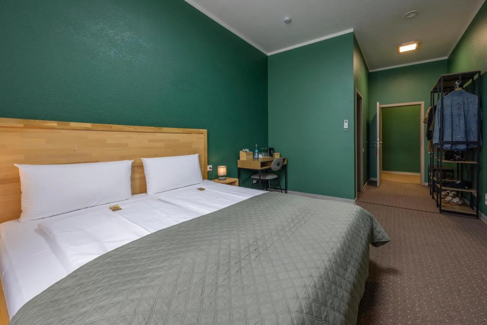 Bed in Hotel Residenz Luxury - Outletcity - Parken - Klima - 24h Check-In