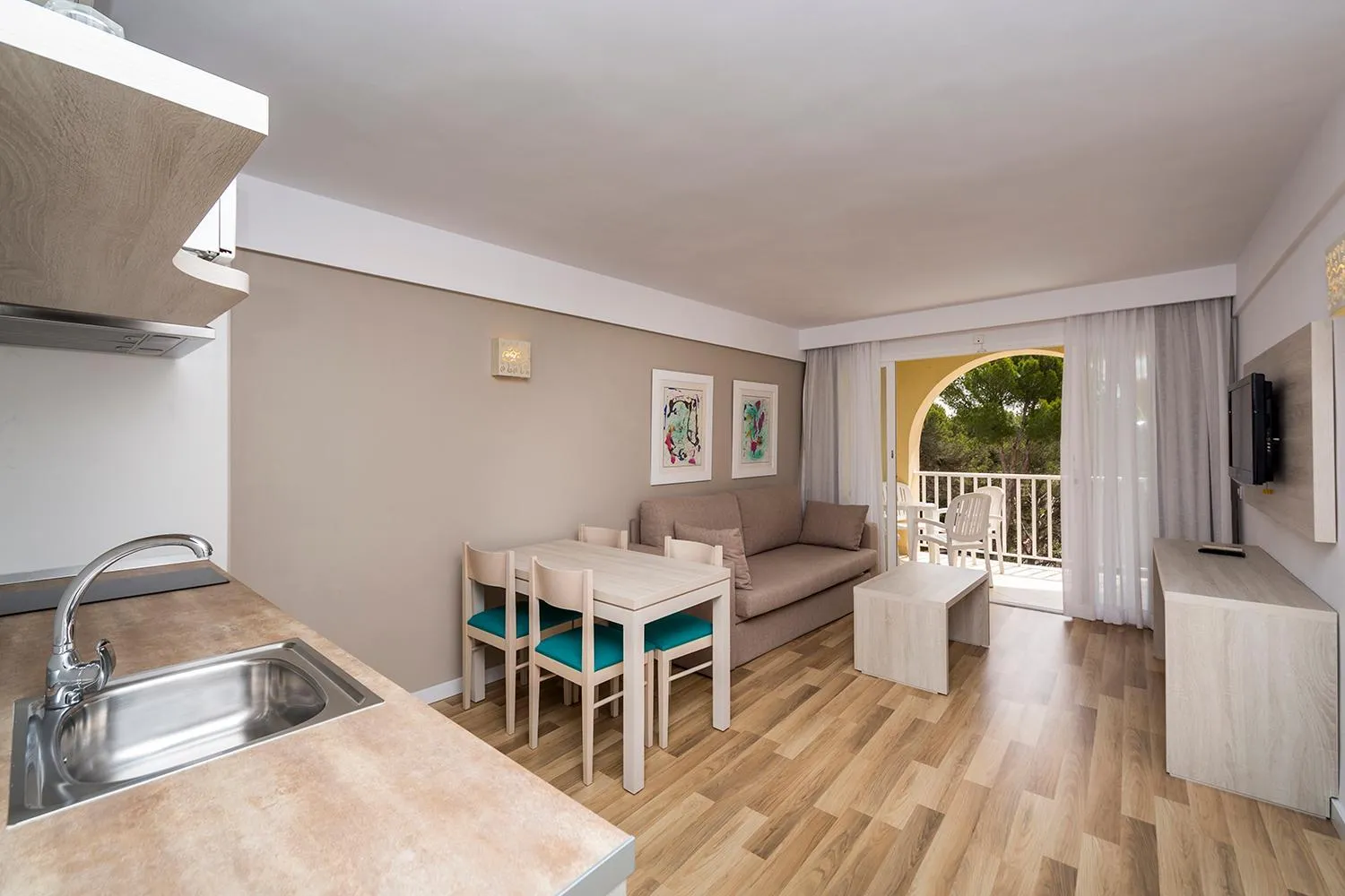 Living room in Comitas Floramar