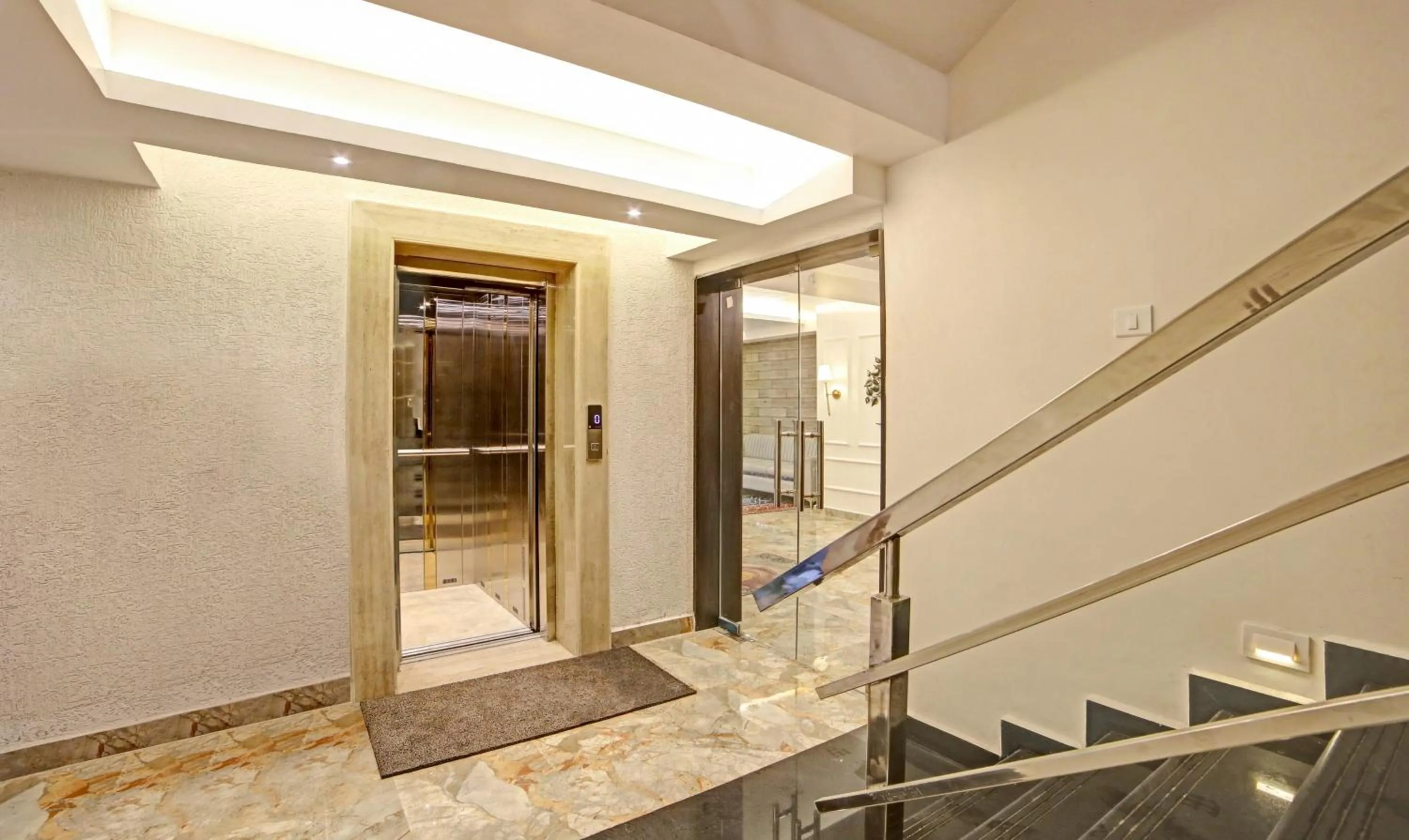 elevator in Treebo Lazystay Elite