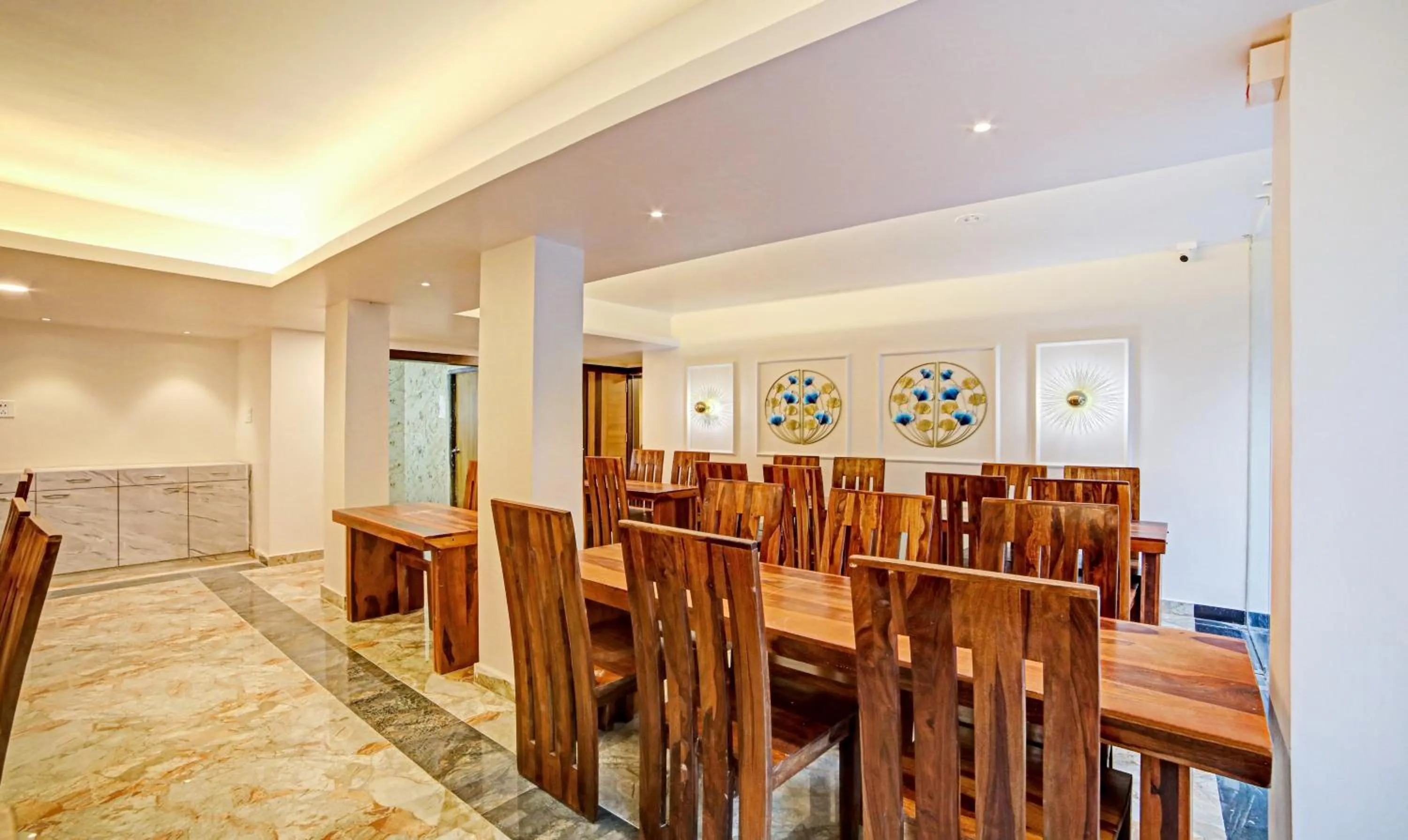 Restaurant/places to eat in Treebo Lazystay Elite