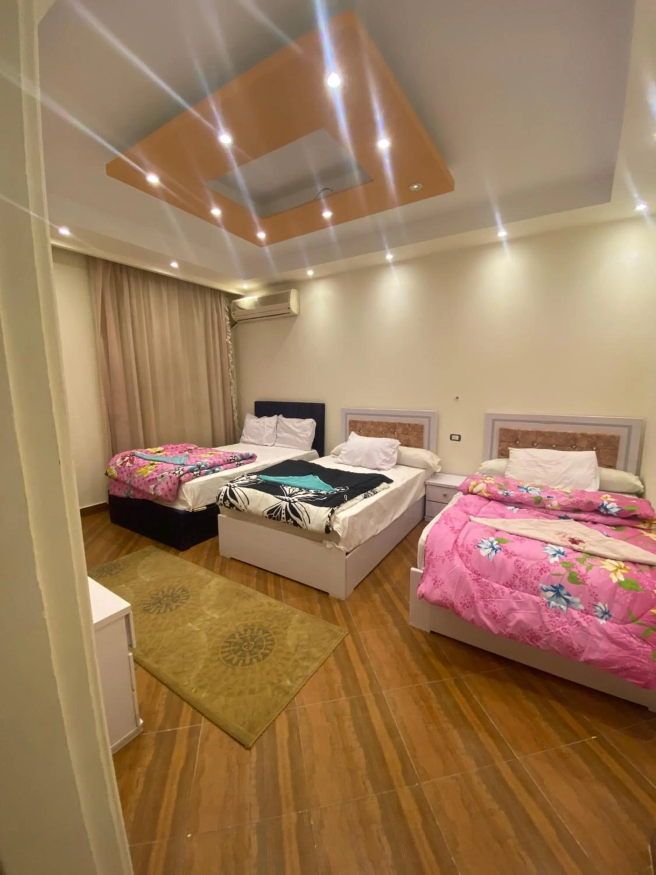 Bedroom in Zeina pyramids view