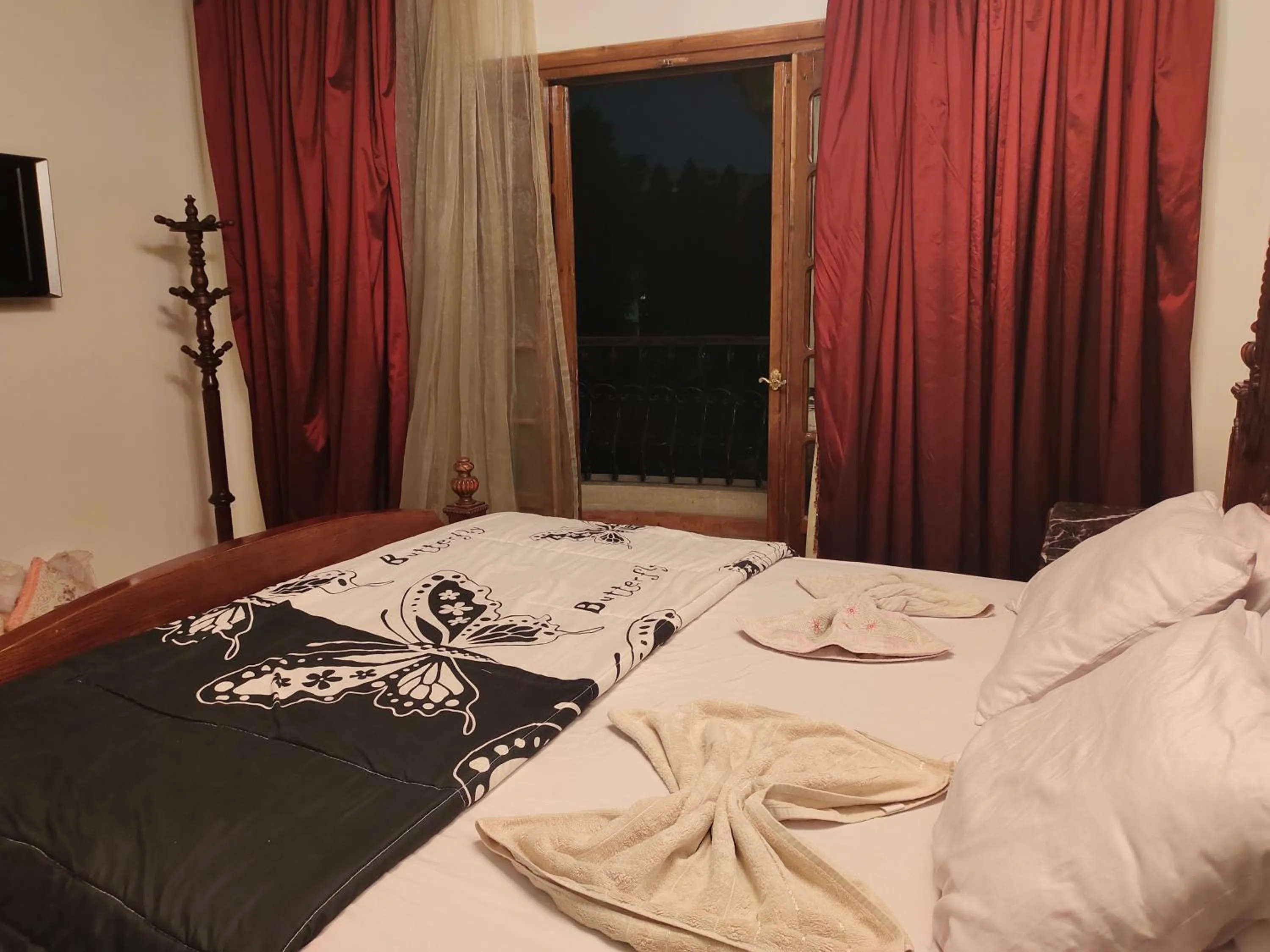 Bedroom in Zeina pyramids view