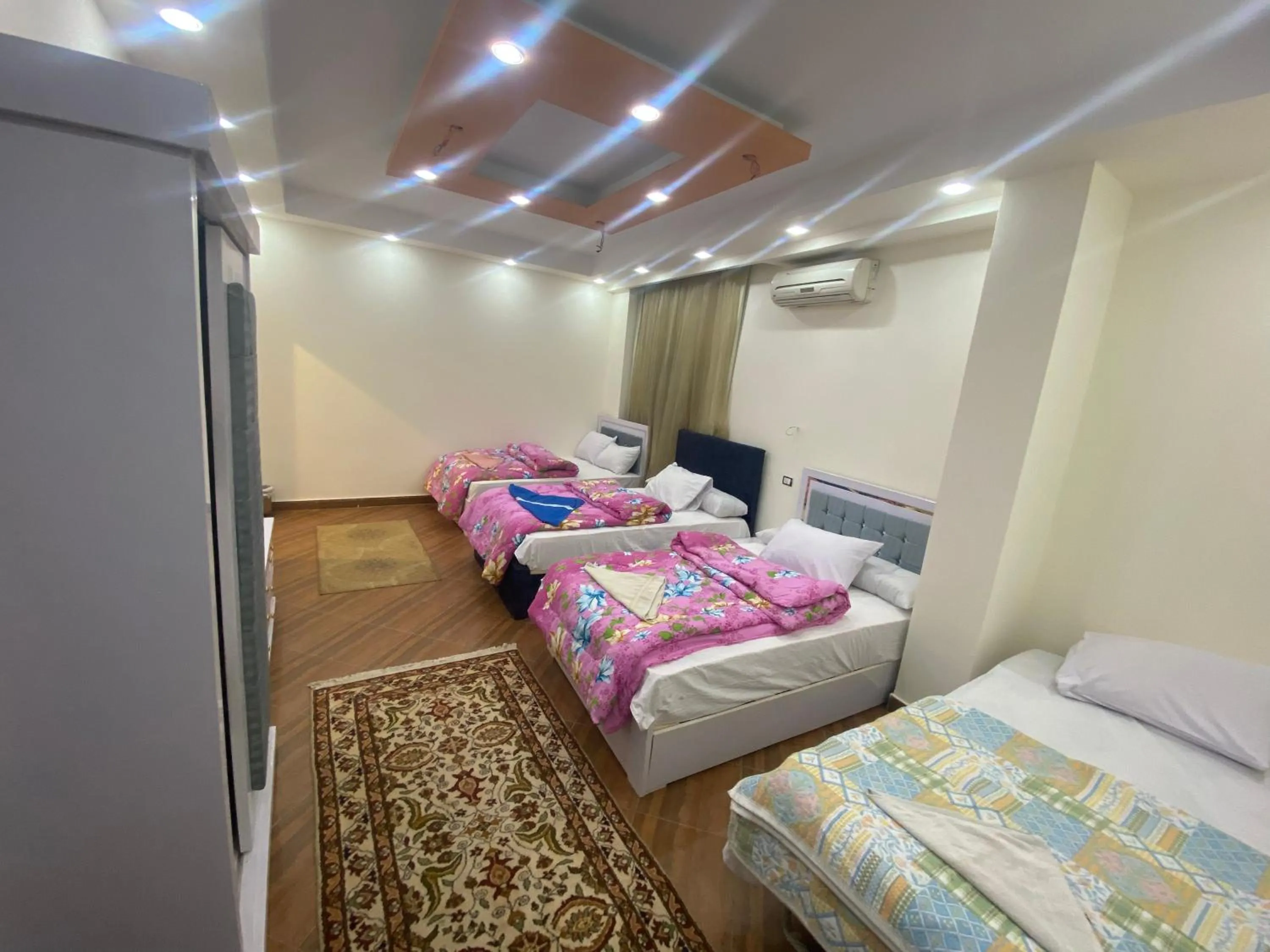 Bedroom in Zeina pyramids view