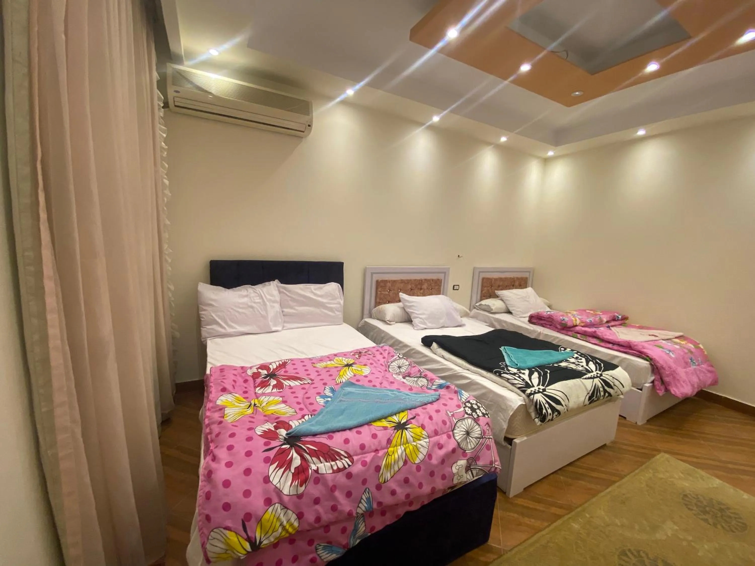 Bedroom in Zeina pyramids view