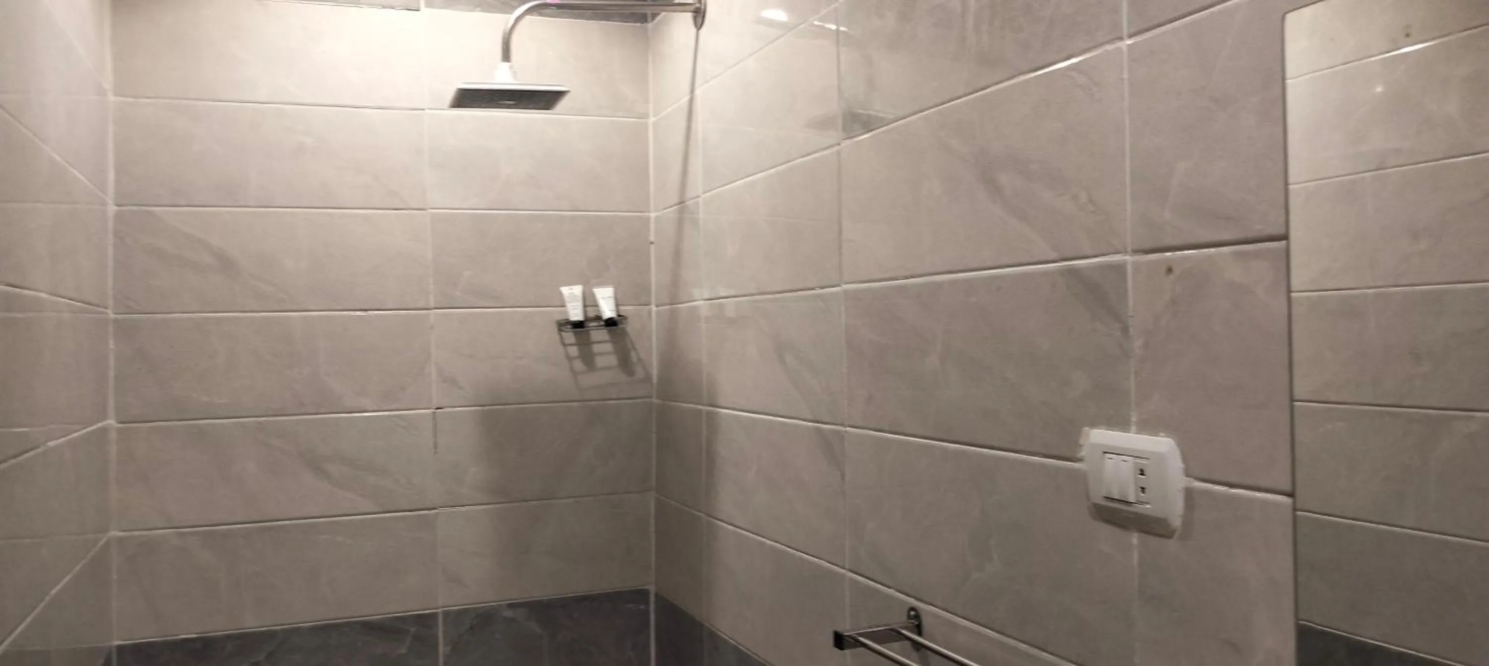 Bathroom in Zeina pyramids view