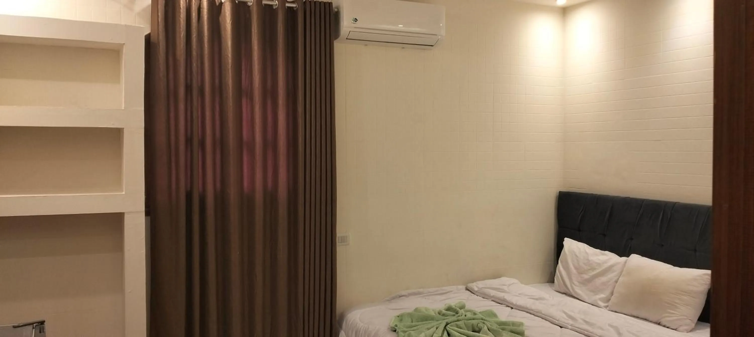 Photo of the whole room in Zeina pyramids view