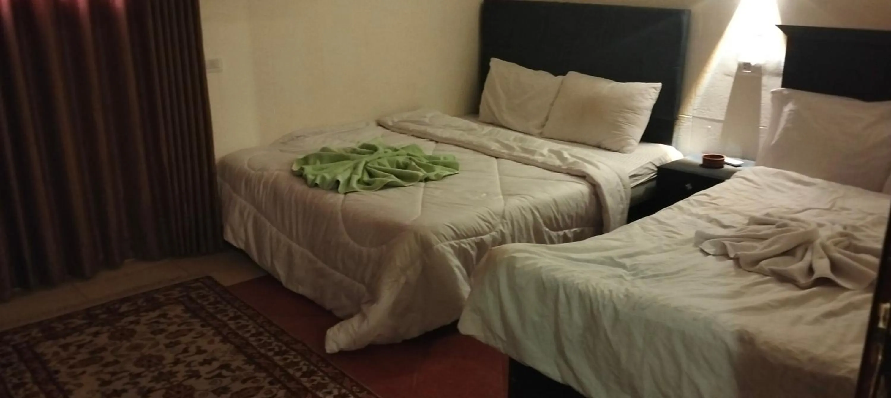 Bedroom in Zeina pyramids view