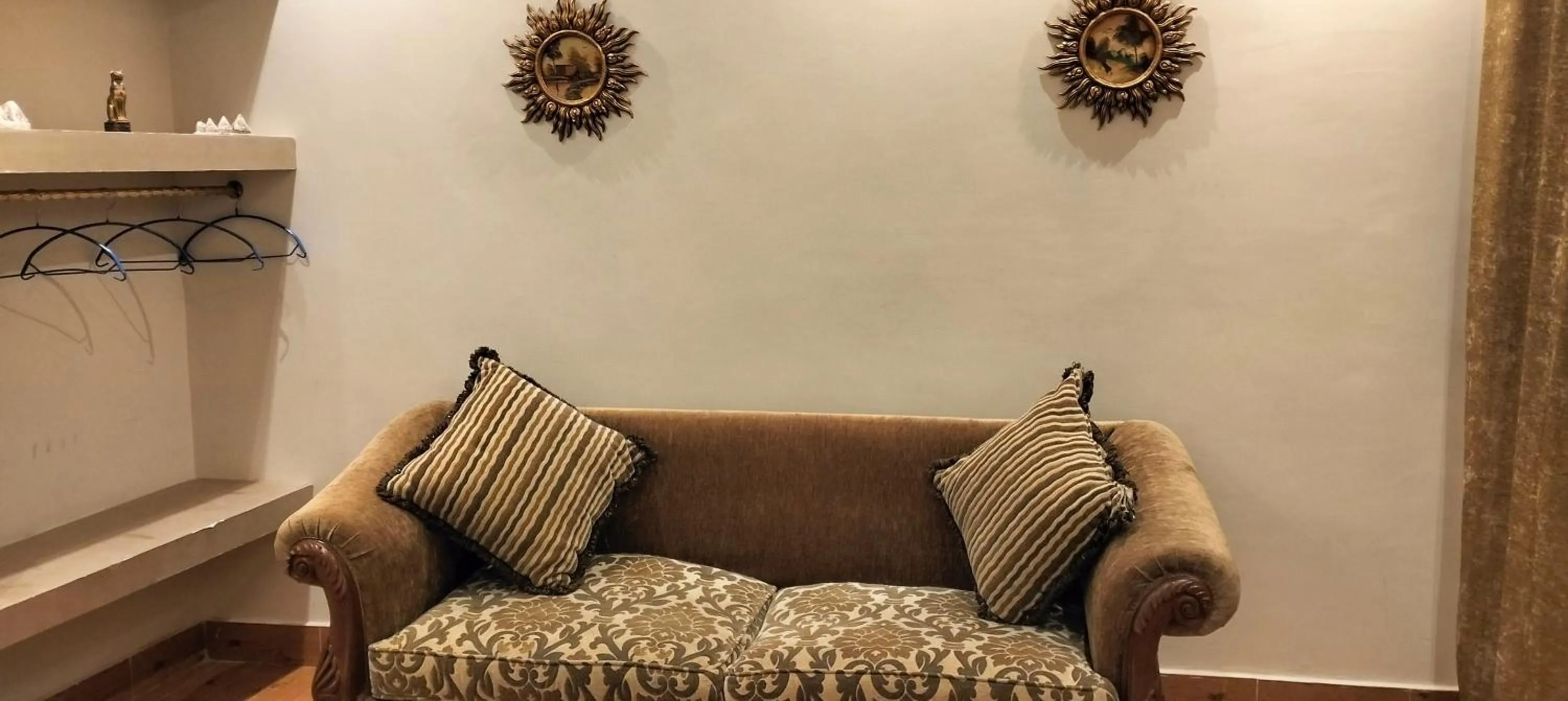 Seating area in Zeina pyramids view