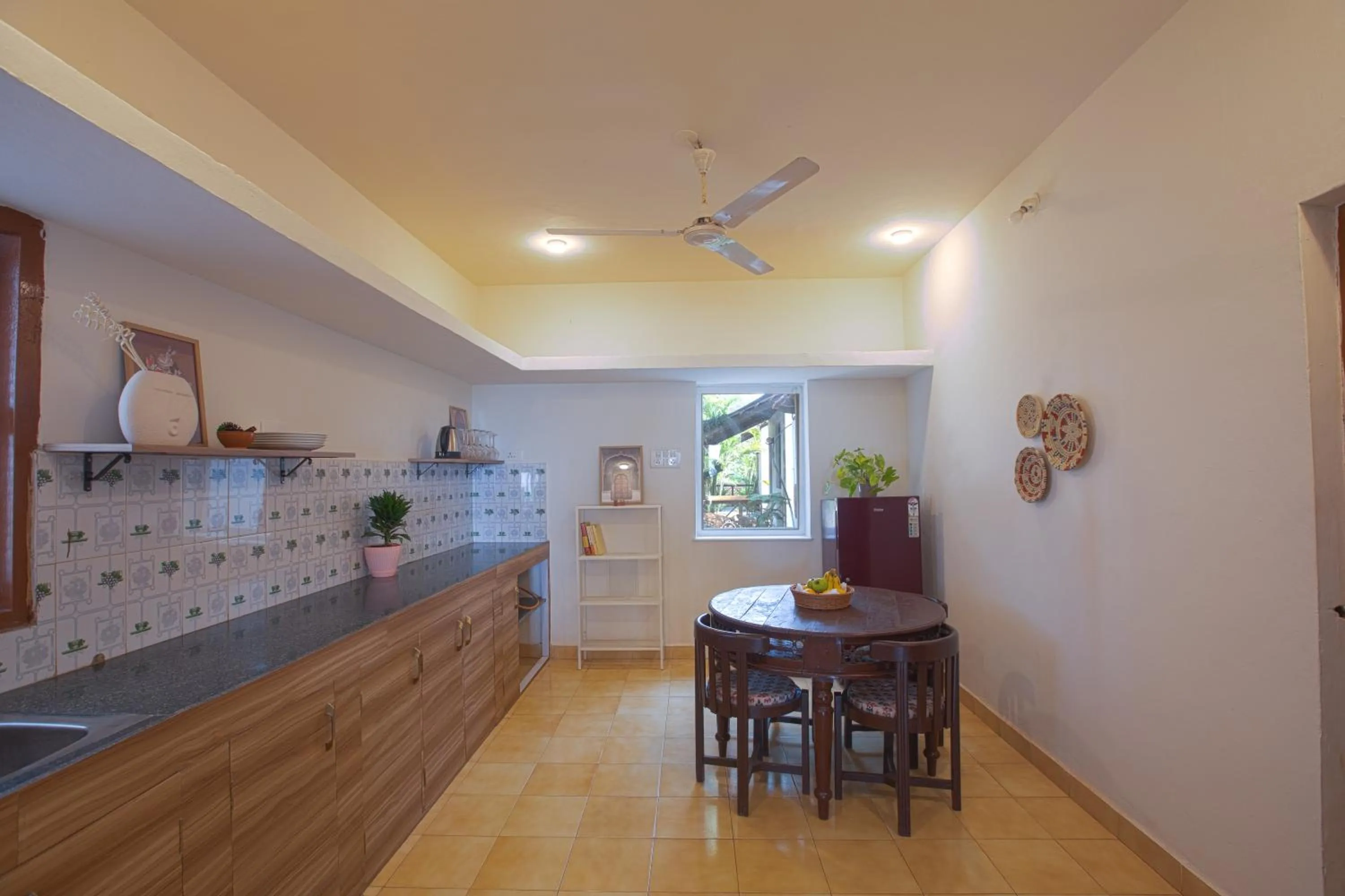 Kitchen or kitchenette in Woodpegger By The Beach, Mandrem