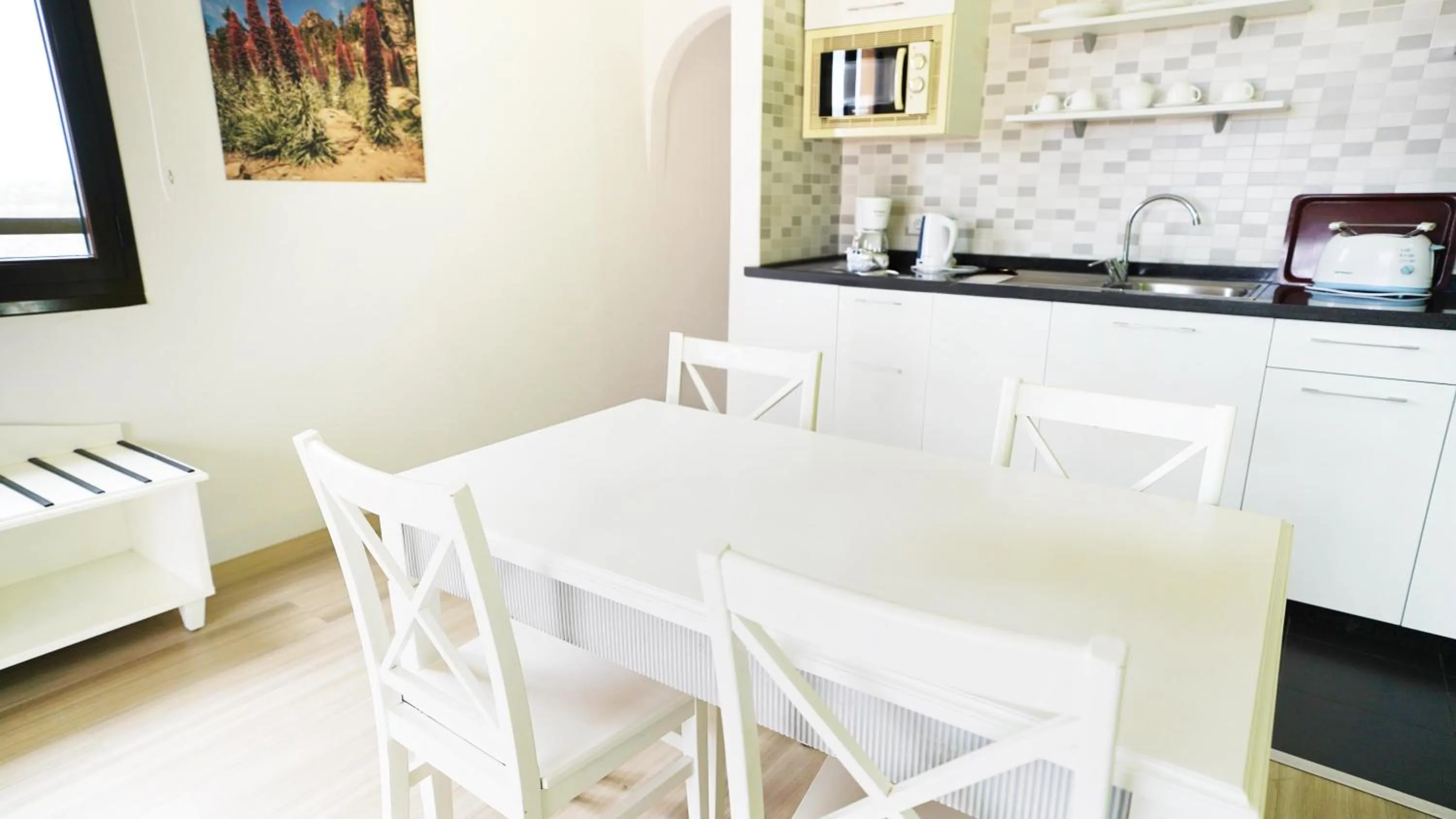 Photo of the whole room in Coral Los Alisios