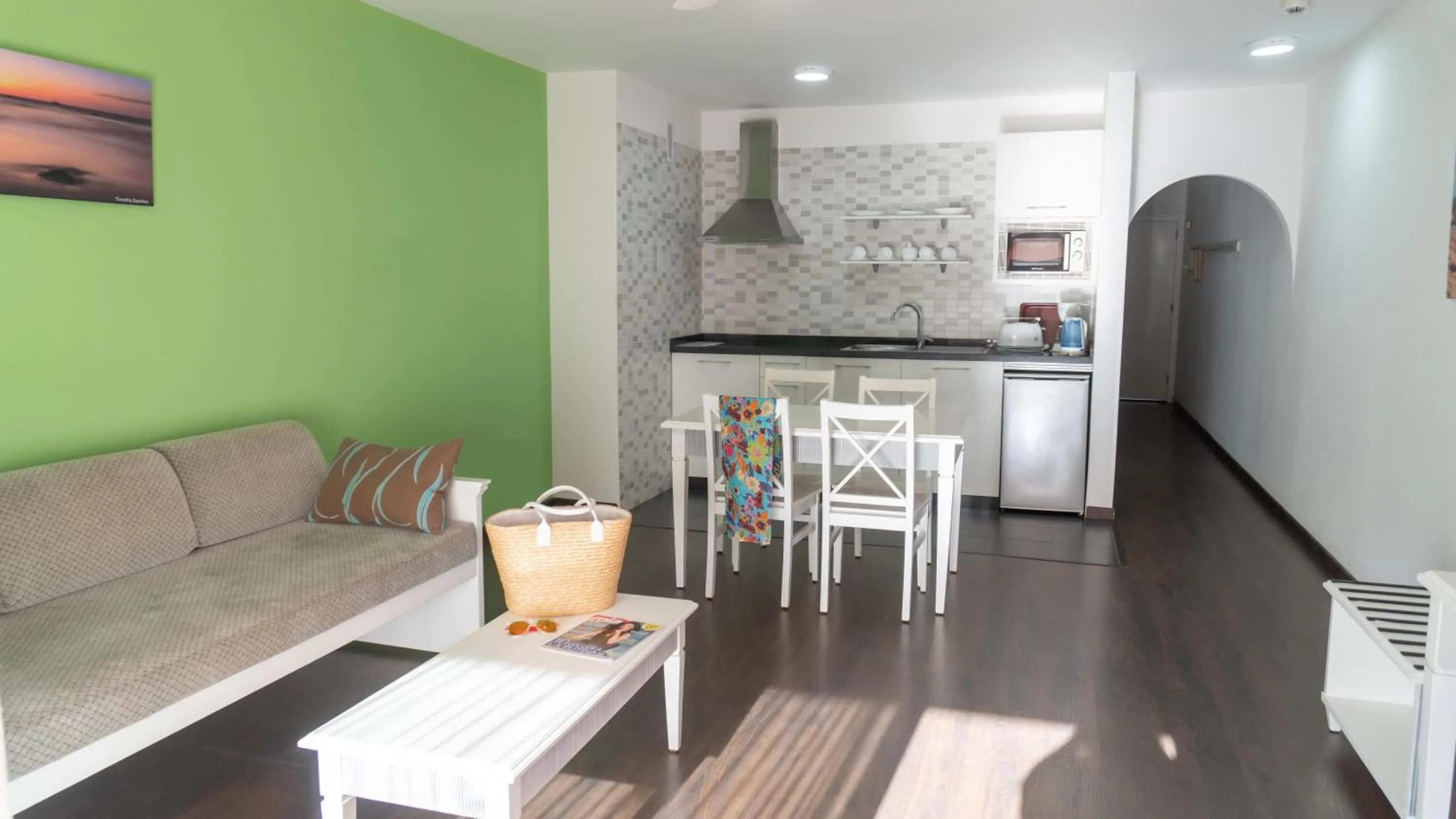 Photo of the whole room in Coral Los Alisios