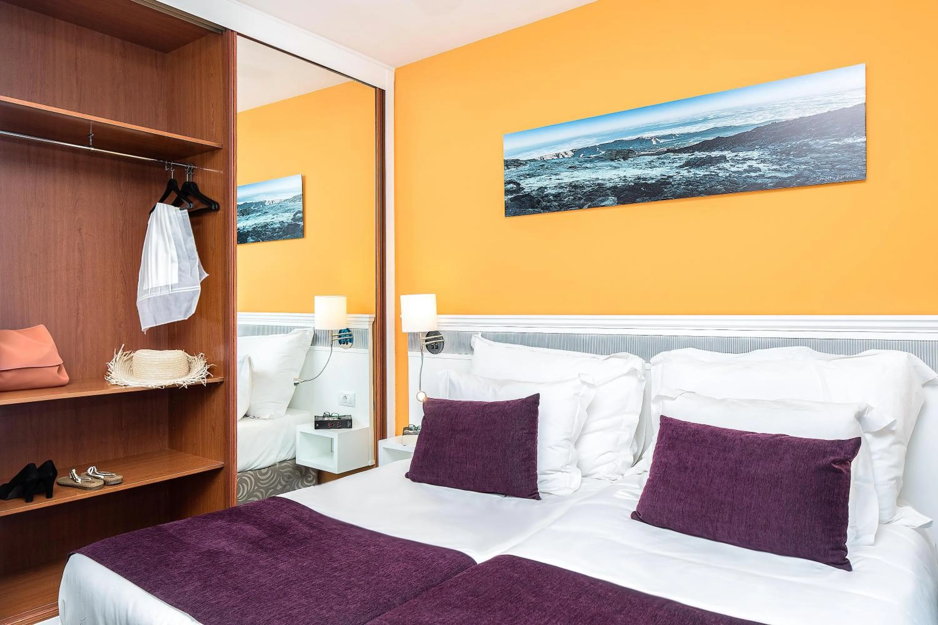 Photo of the whole room, Bed in Coral Los Alisios